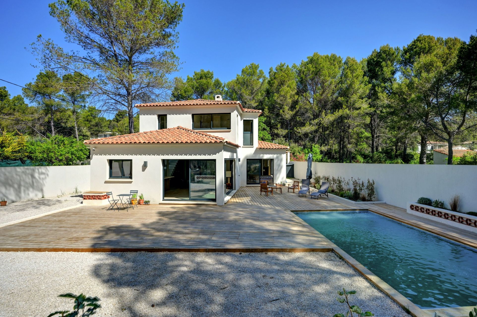 luxury house 5 Rooms for sale on VENTABREN (13122)