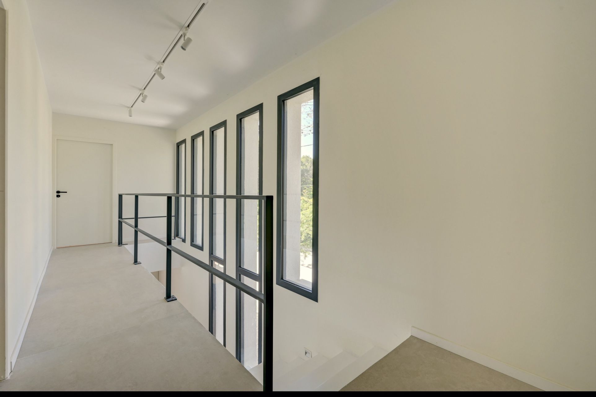 luxury house 5 Rooms for sale on AIX EN PROVENCE (13100)