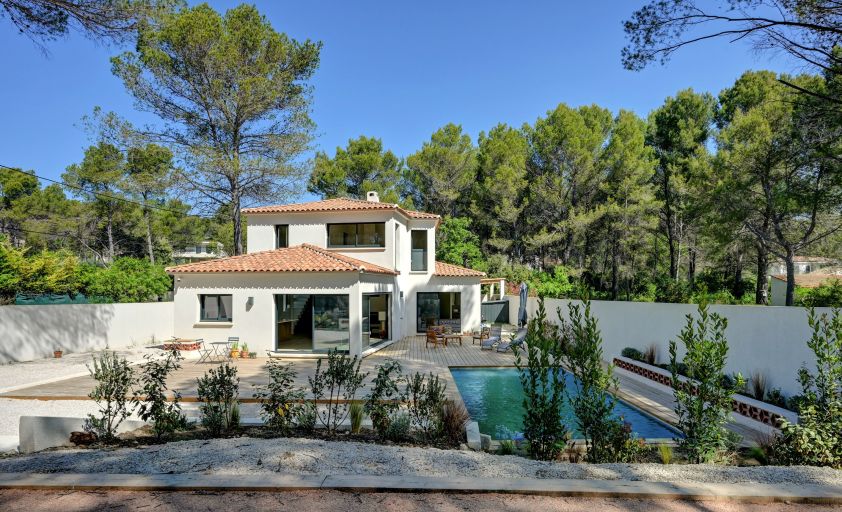 luxury house 5 Rooms for sale on VENTABREN (13122)