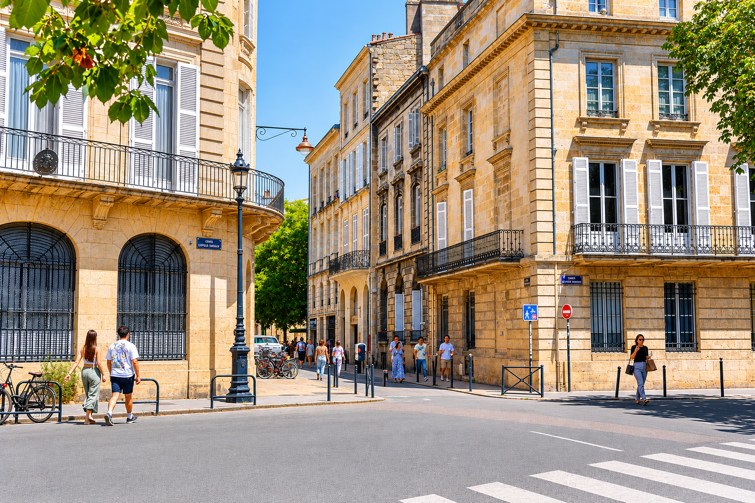 luxury apartment 8 Rooms for sale on BORDEAUX (33000)
