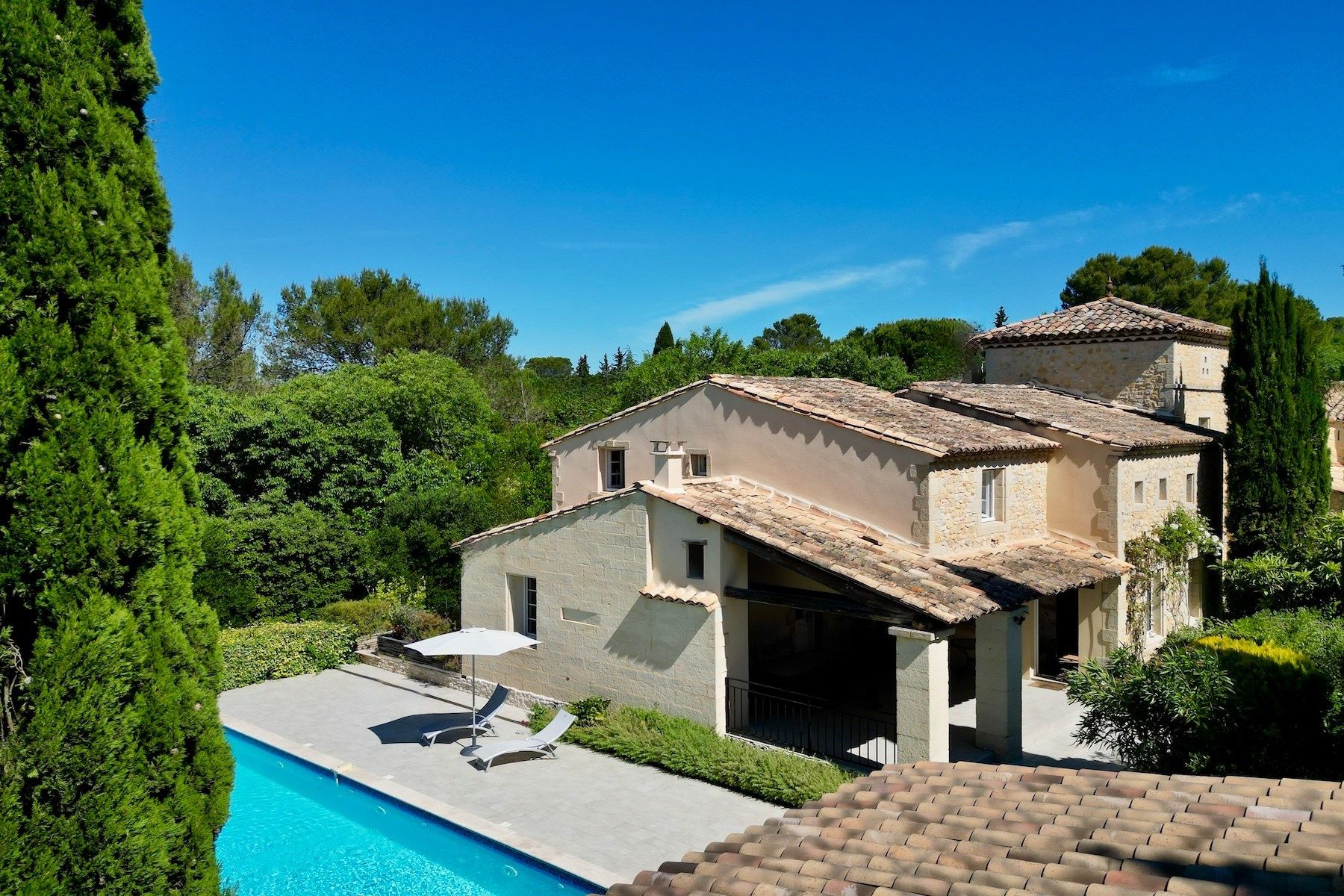 mas 13 Rooms for sale on UZES (30700)