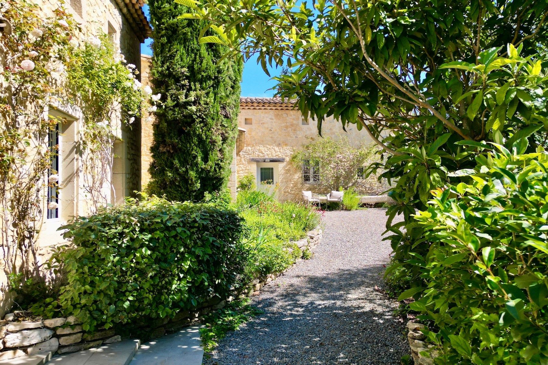 mas 13 Rooms for sale on UZES (30700)