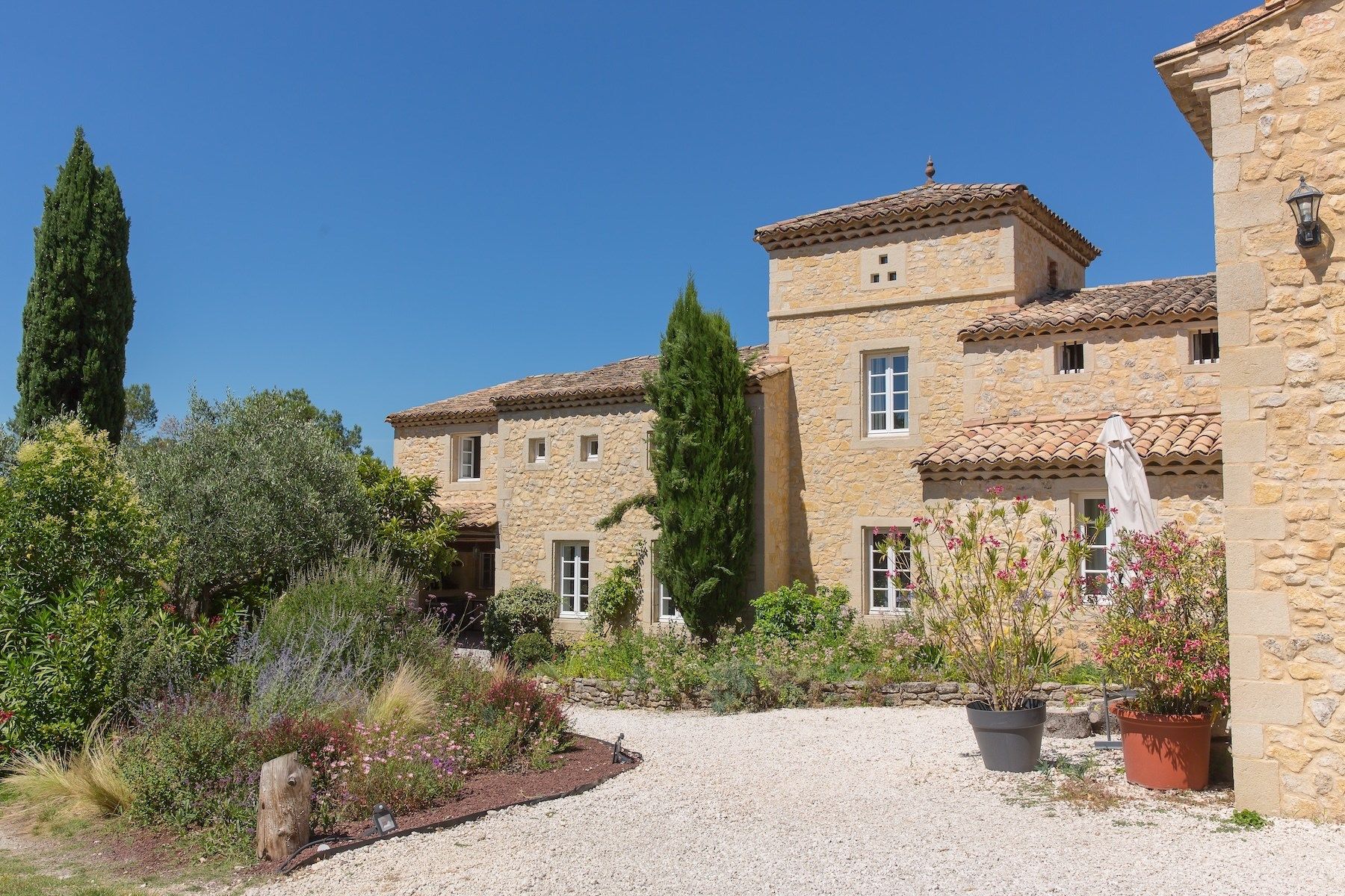 mas 13 Rooms for sale on UZES (30700)