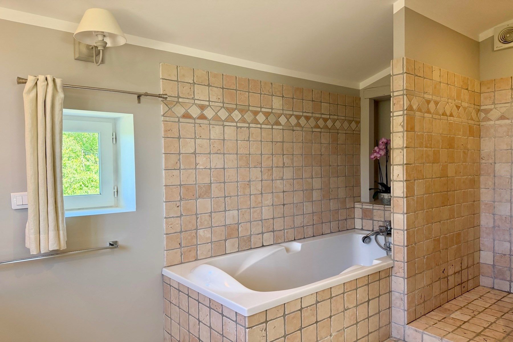 mas 13 Rooms for sale on UZES (30700)