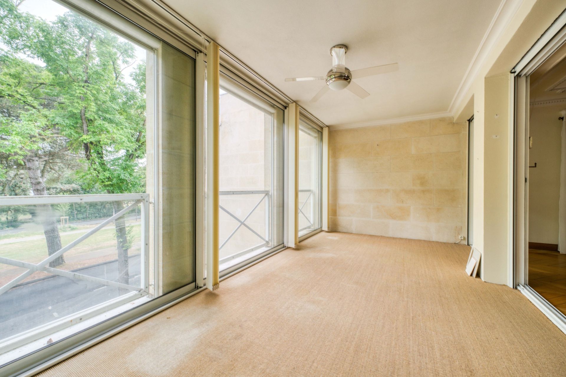 luxury apartment 3 Rooms for sale on LA ROCHELLE (17000)