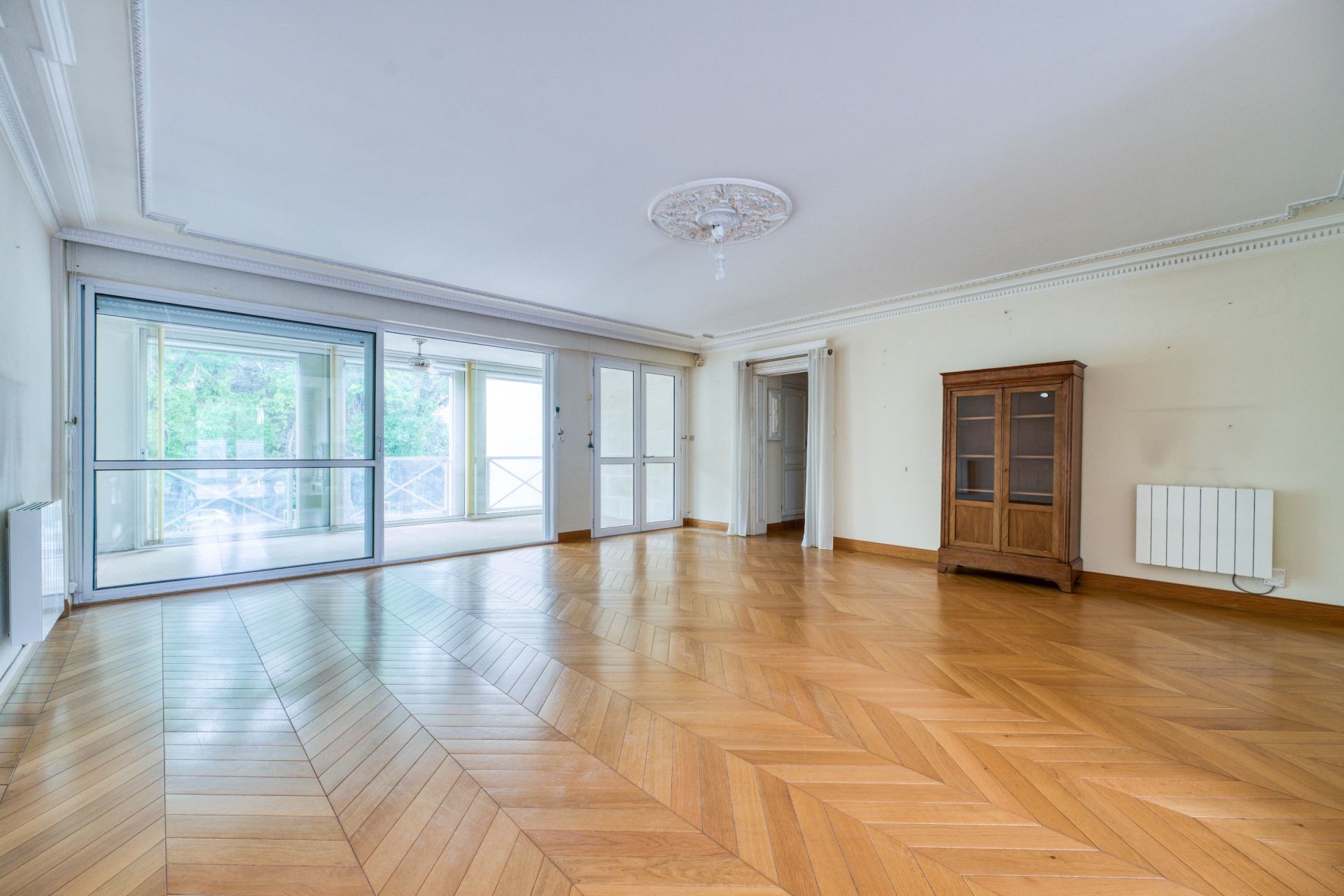 luxury apartment 3 Rooms for sale on LA ROCHELLE (17000)