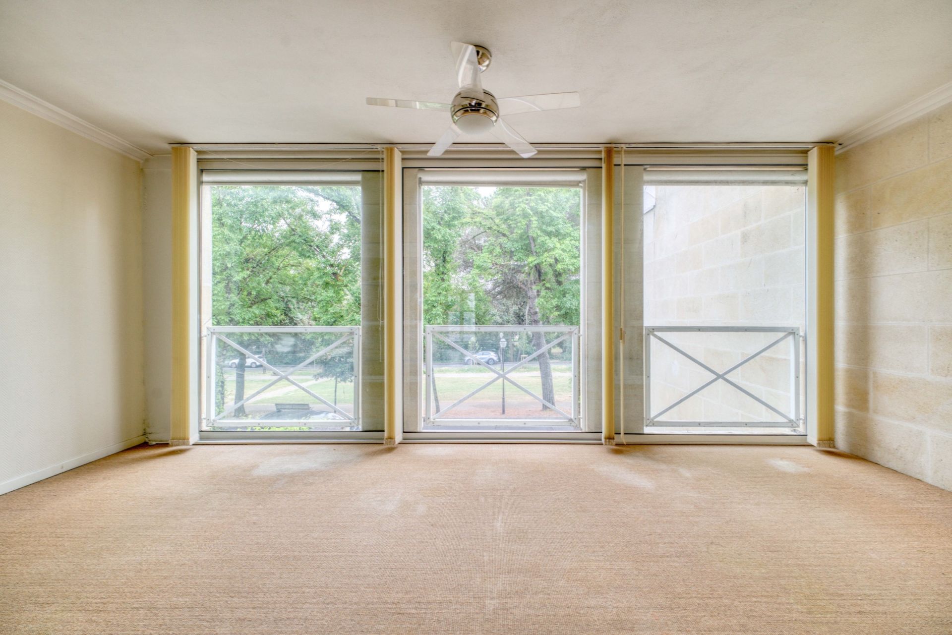luxury apartment 3 Rooms for sale on LA ROCHELLE (17000)