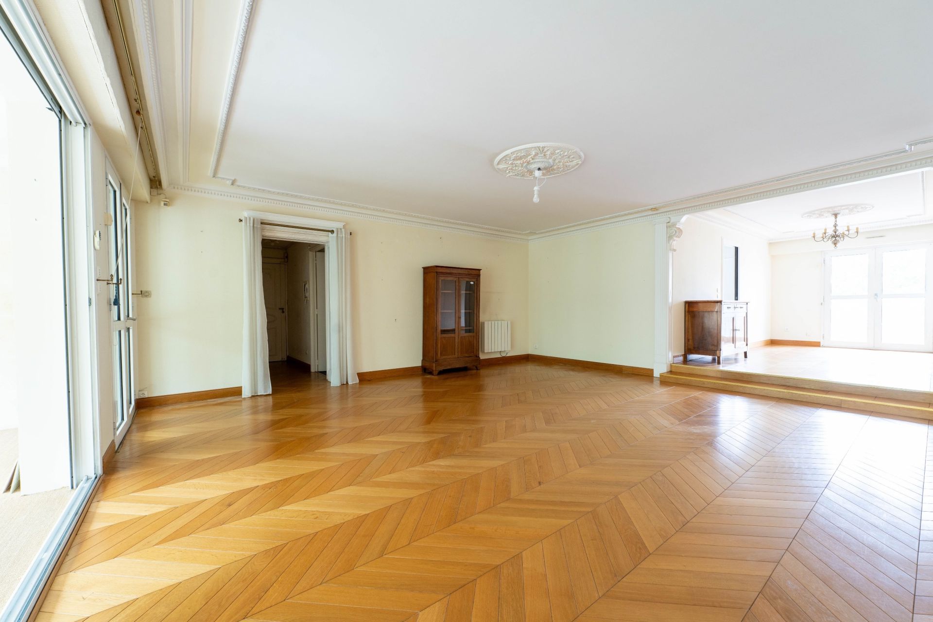 luxury apartment 3 Rooms for sale on LA ROCHELLE (17000)