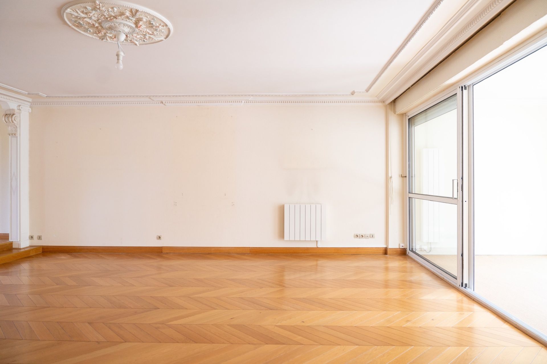 luxury apartment 3 Rooms for sale on LA ROCHELLE (17000)