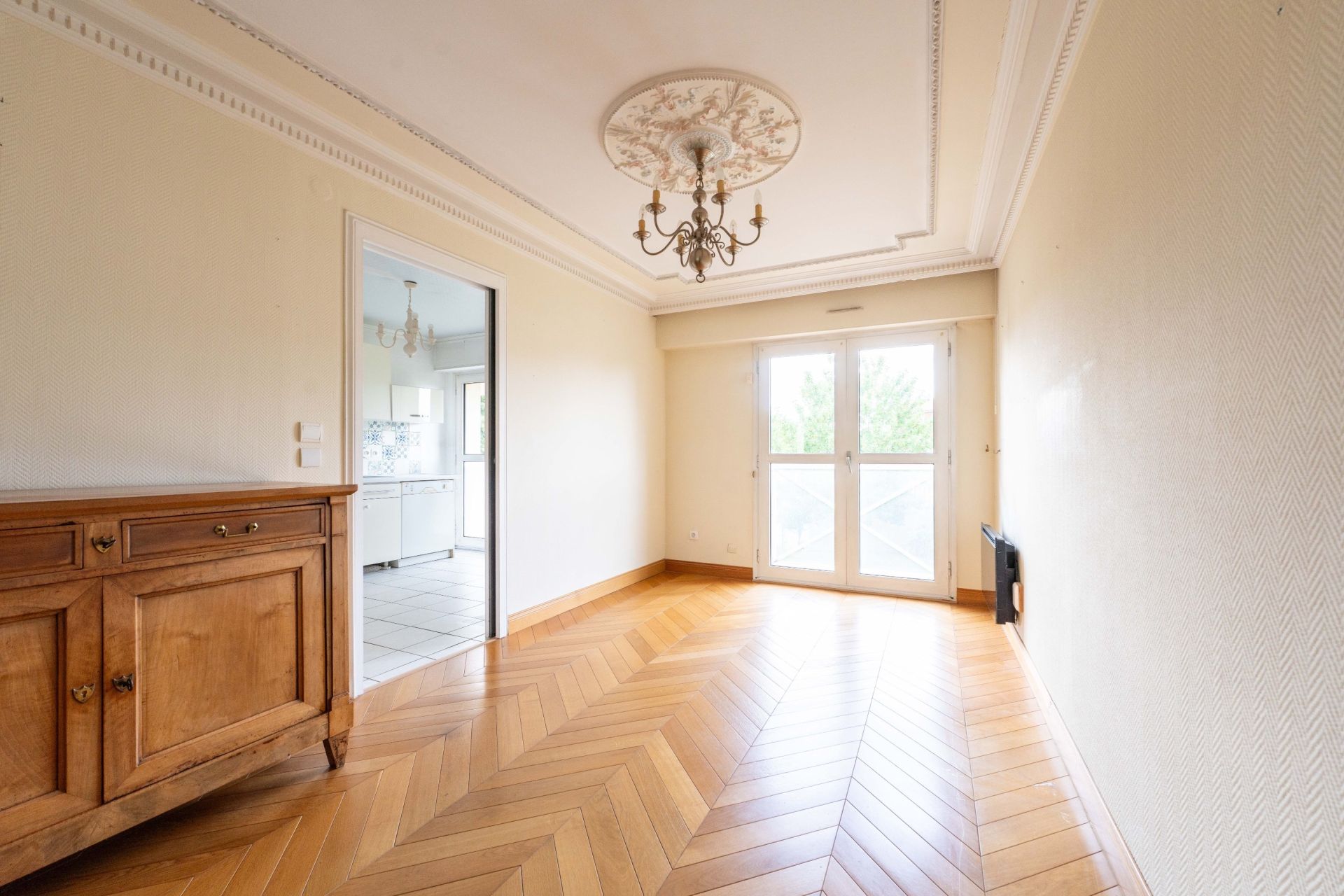 luxury apartment 3 Rooms for sale on LA ROCHELLE (17000)