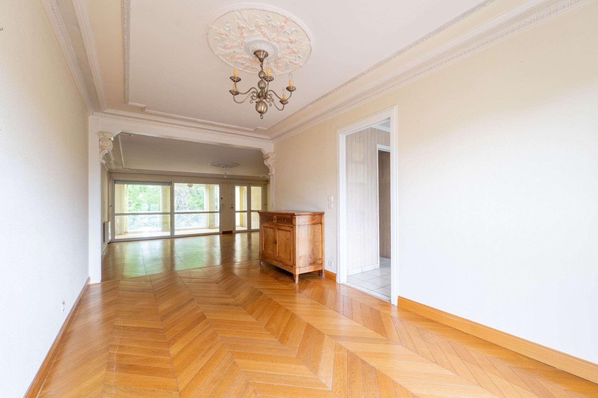 luxury apartment 3 Rooms for sale on LA ROCHELLE (17000)