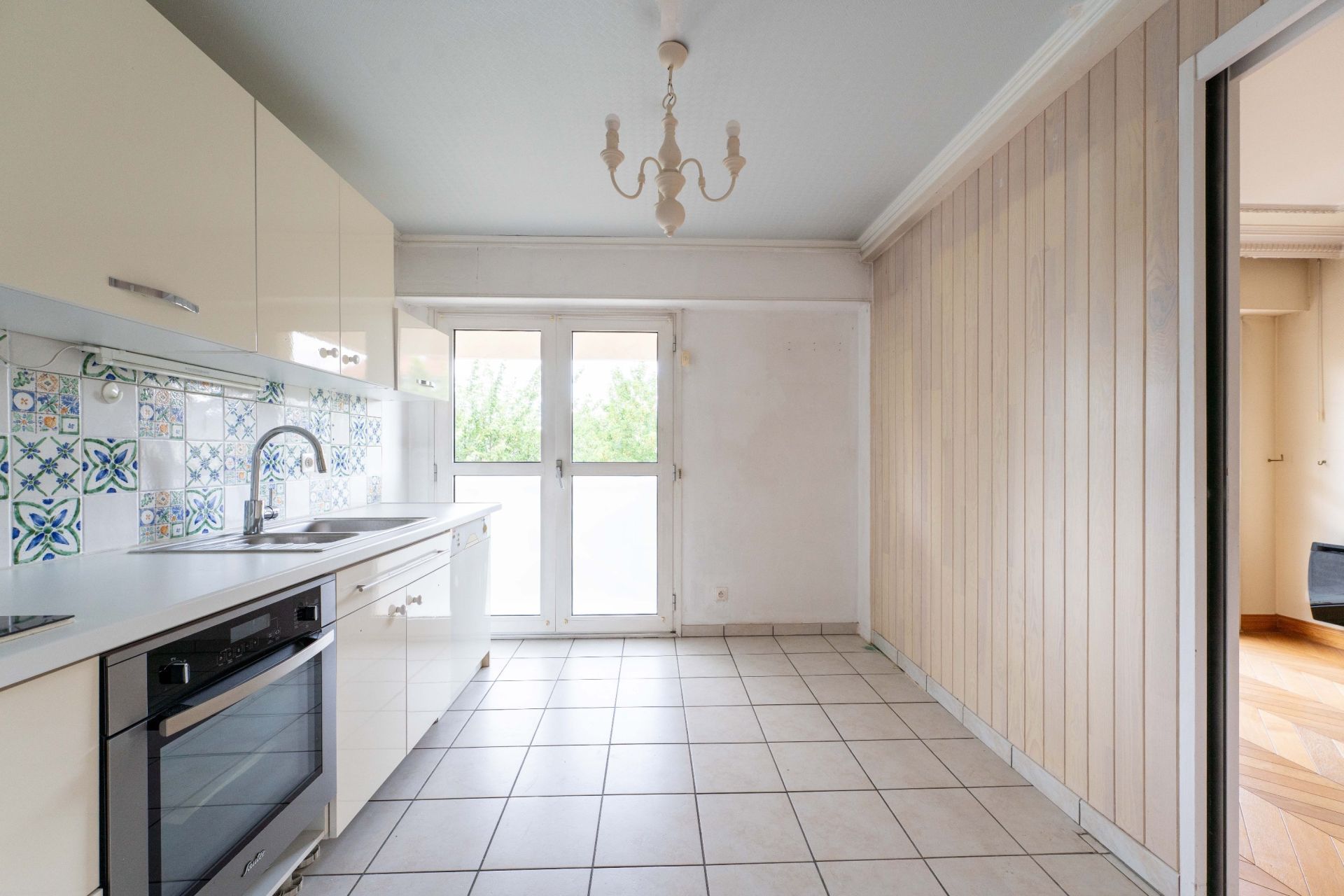 luxury apartment 3 Rooms for sale on LA ROCHELLE (17000)