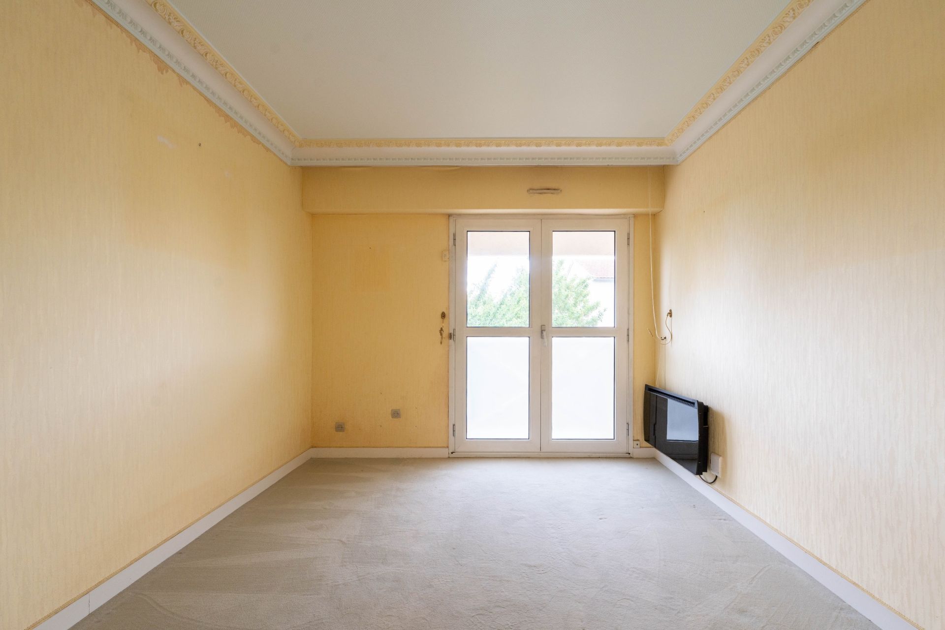 luxury apartment 3 Rooms for sale on LA ROCHELLE (17000)