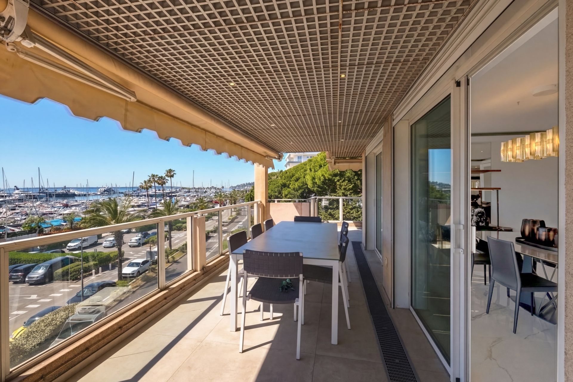 luxury apartment 5 Rooms for sale on LE GOLFE JUAN (06220)