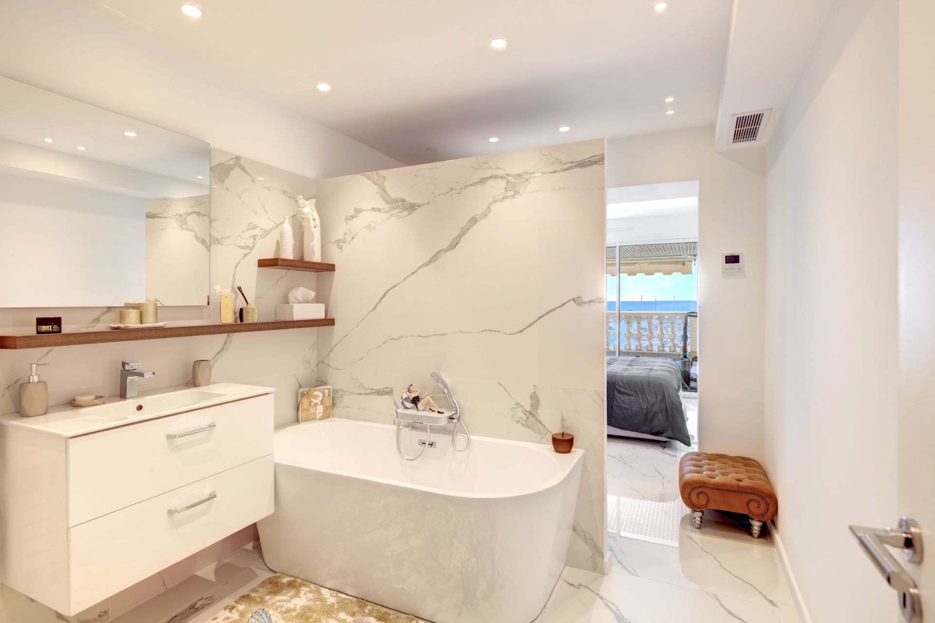 luxury apartment 5 Rooms for sale on LE GOLFE JUAN (06220)