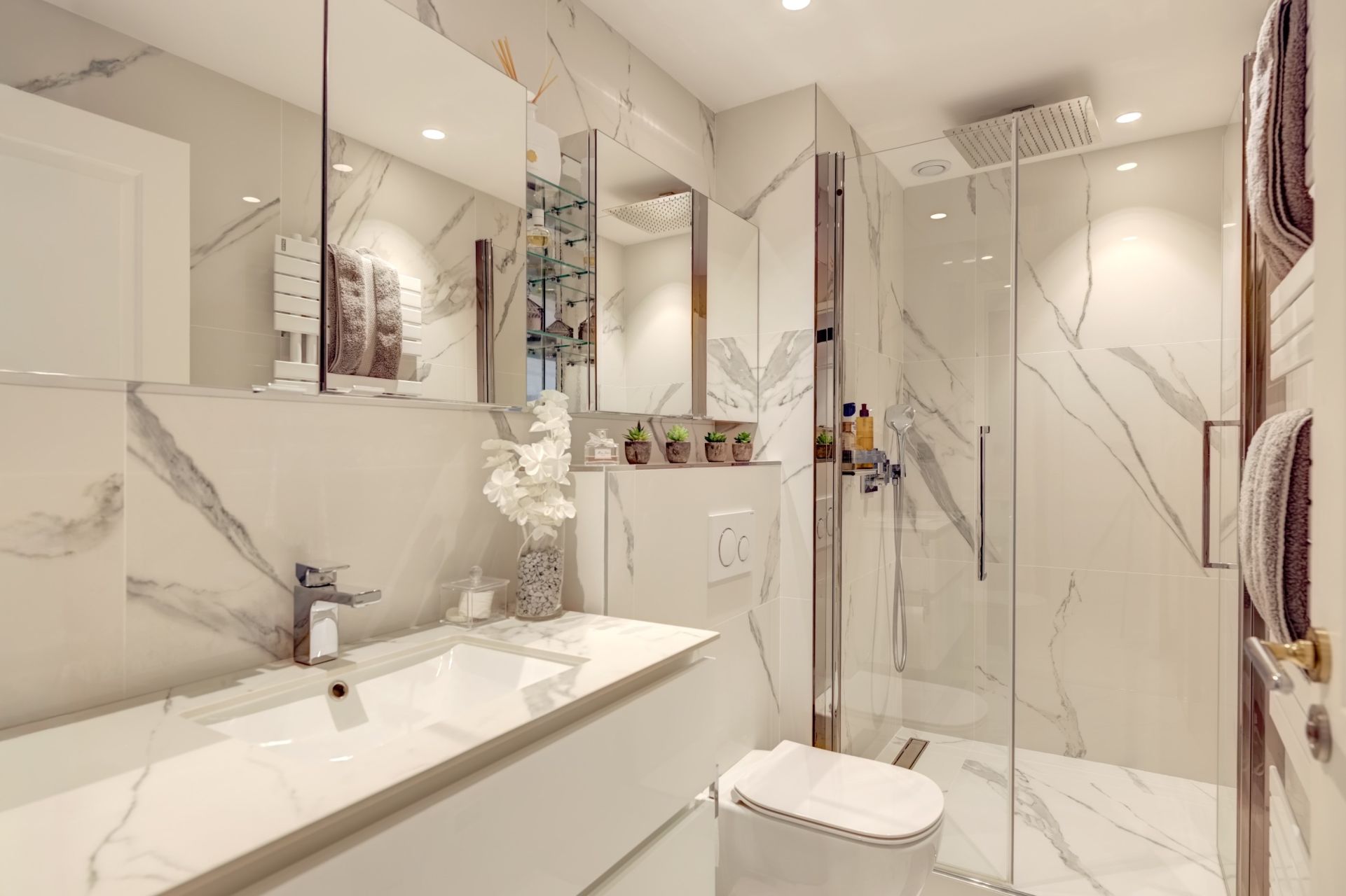 luxury apartment 5 Rooms for sale on LE GOLFE JUAN (06220)