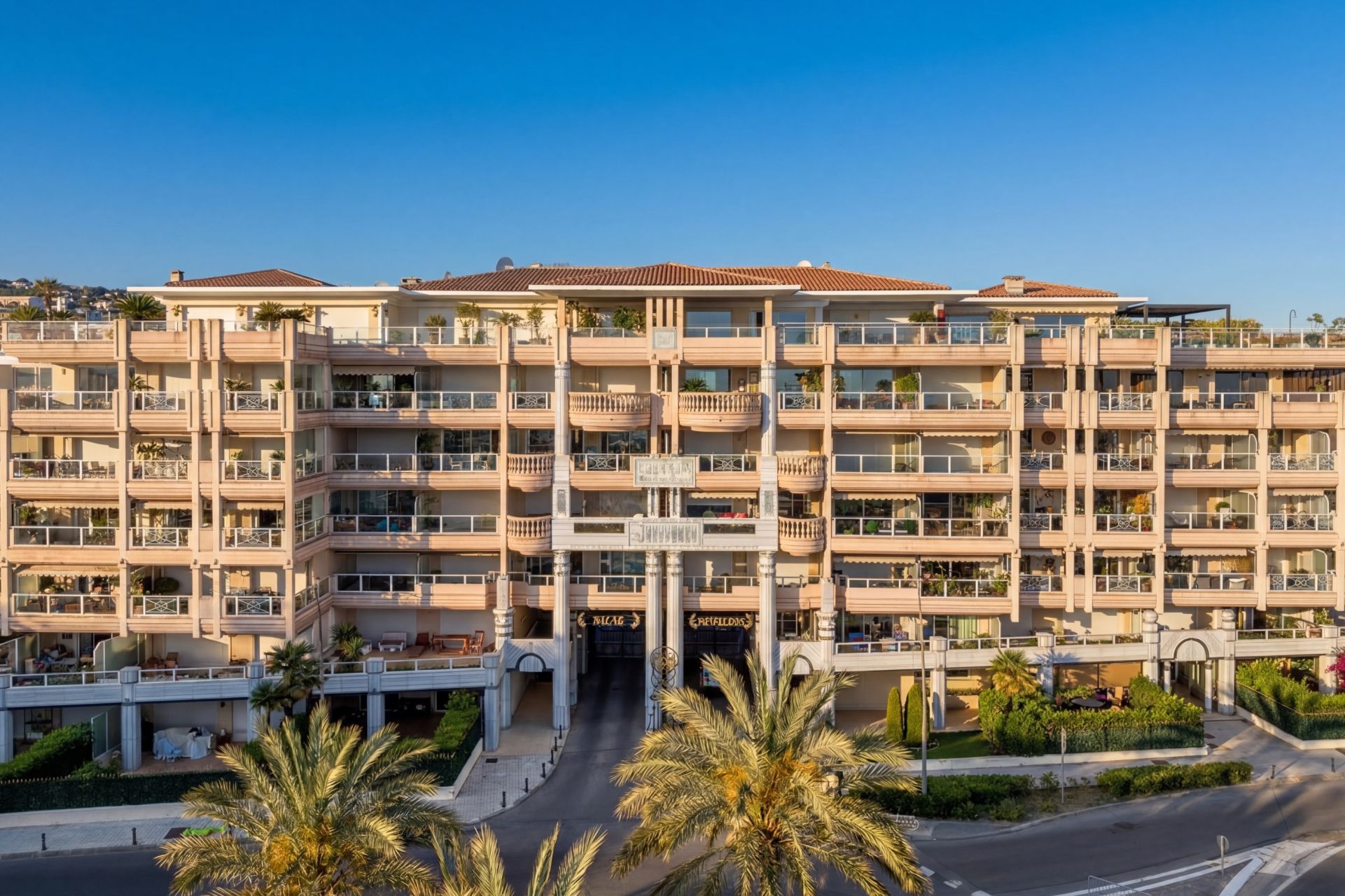 luxury apartment 5 Rooms for sale on LE GOLFE JUAN (06220)