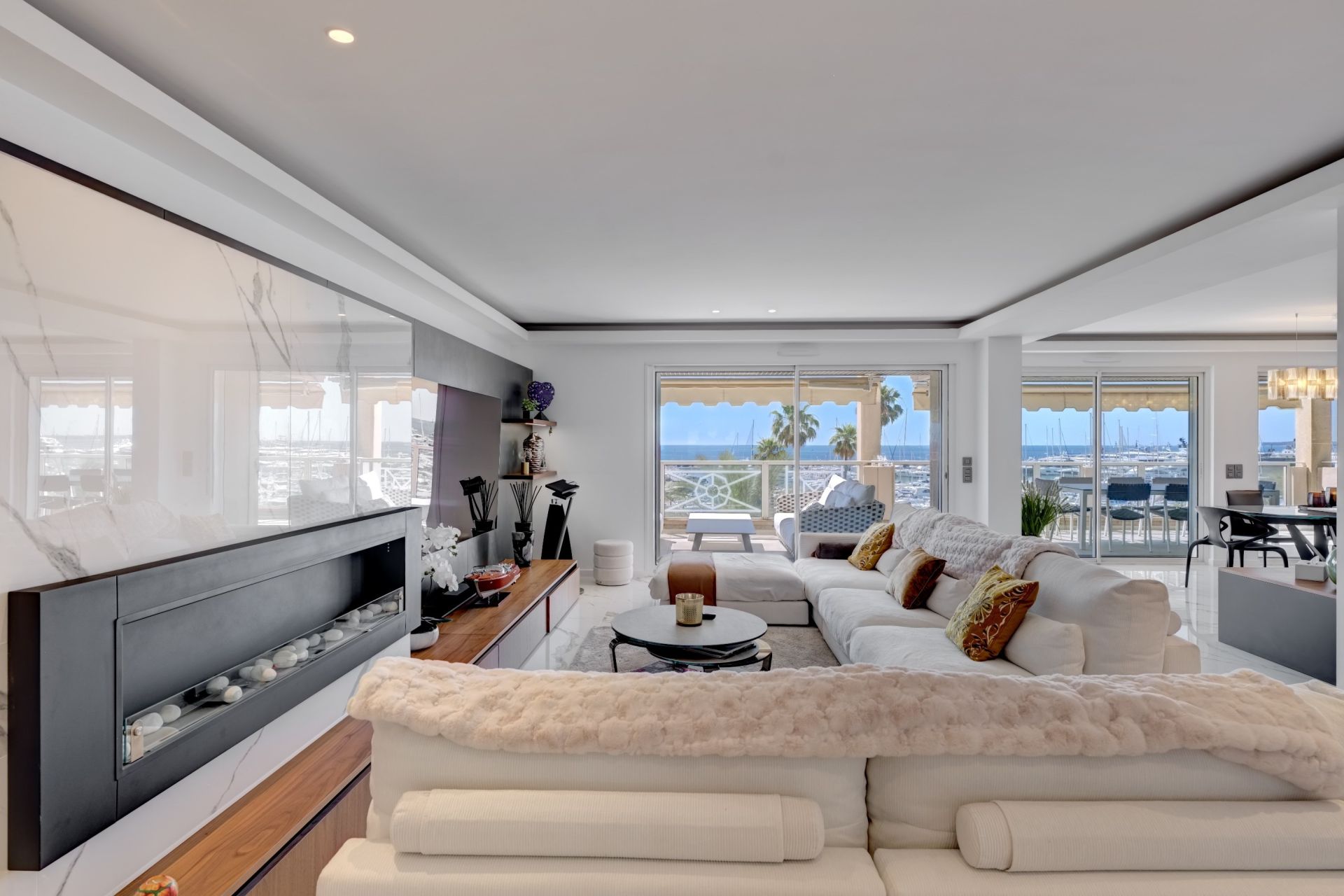 luxury apartment 5 Rooms for sale on LE GOLFE JUAN (06220)