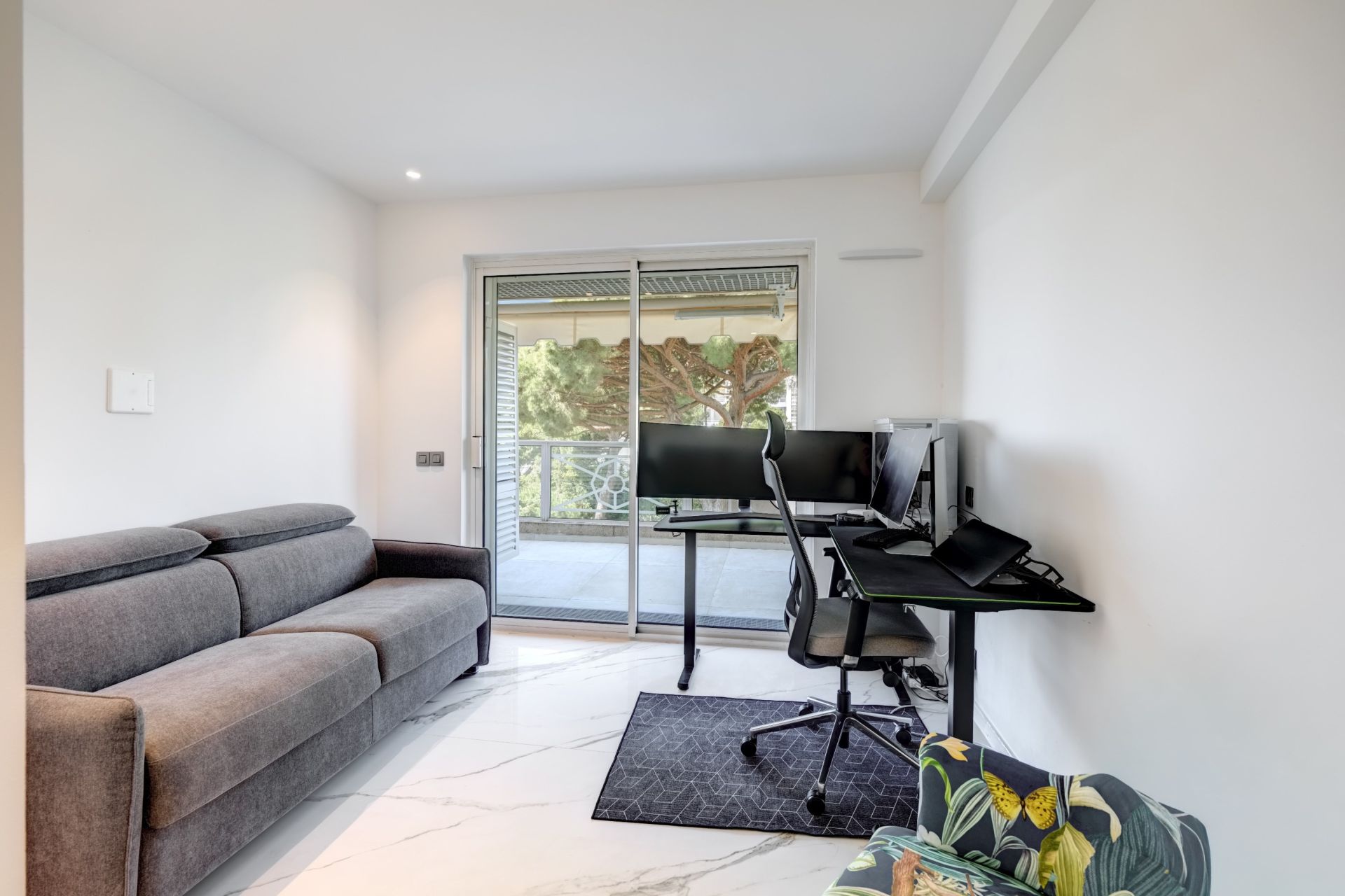 luxury apartment 5 Rooms for sale on LE GOLFE JUAN (06220)