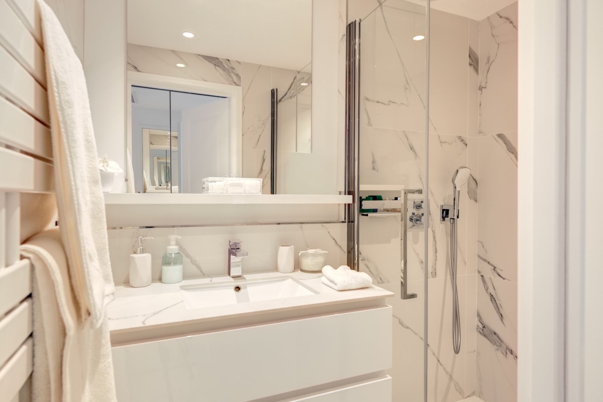 luxury apartment 5 Rooms for sale on LE GOLFE JUAN (06220)