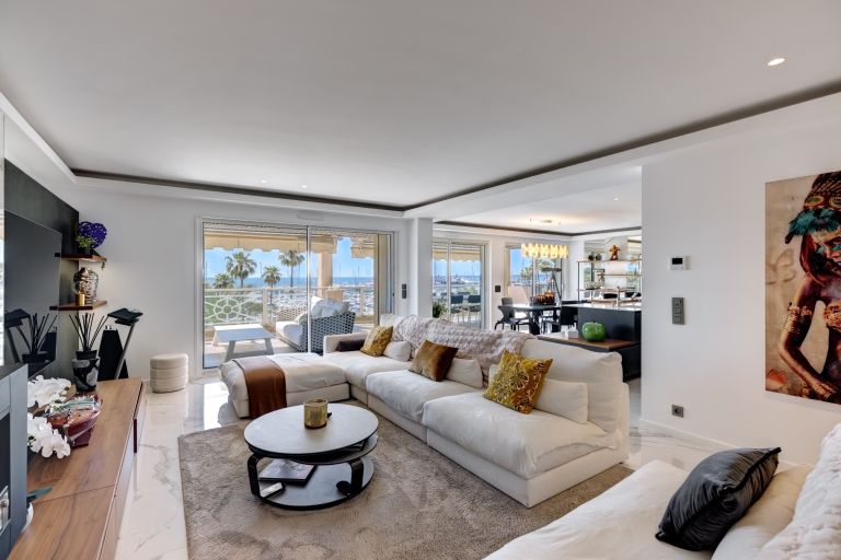 luxury apartment 5 Rooms for sale on LE GOLFE JUAN (06220)