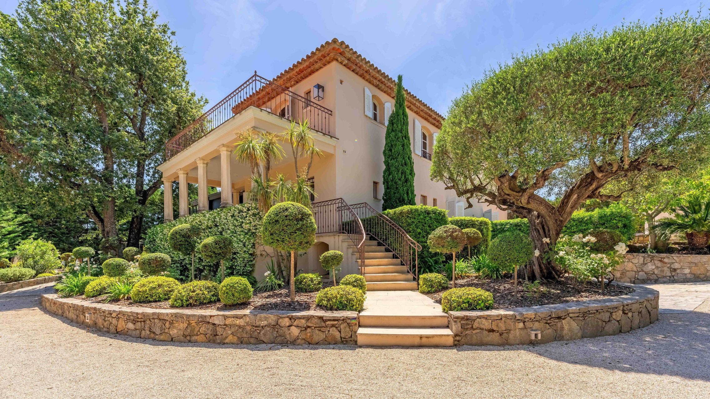 luxury villa 8 Rooms for sale on GRIMAUD (83310)