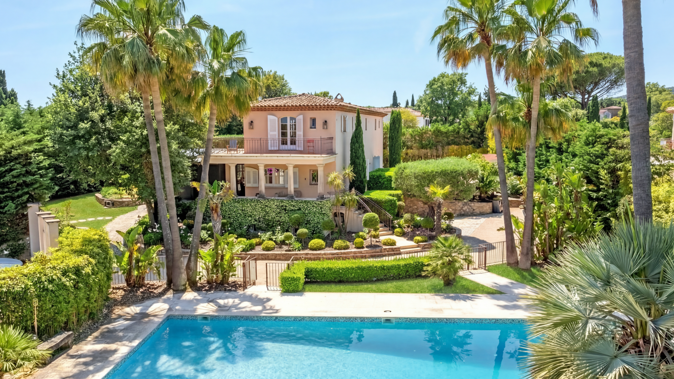 luxury villa 8 Rooms for sale on GRIMAUD (83310)
