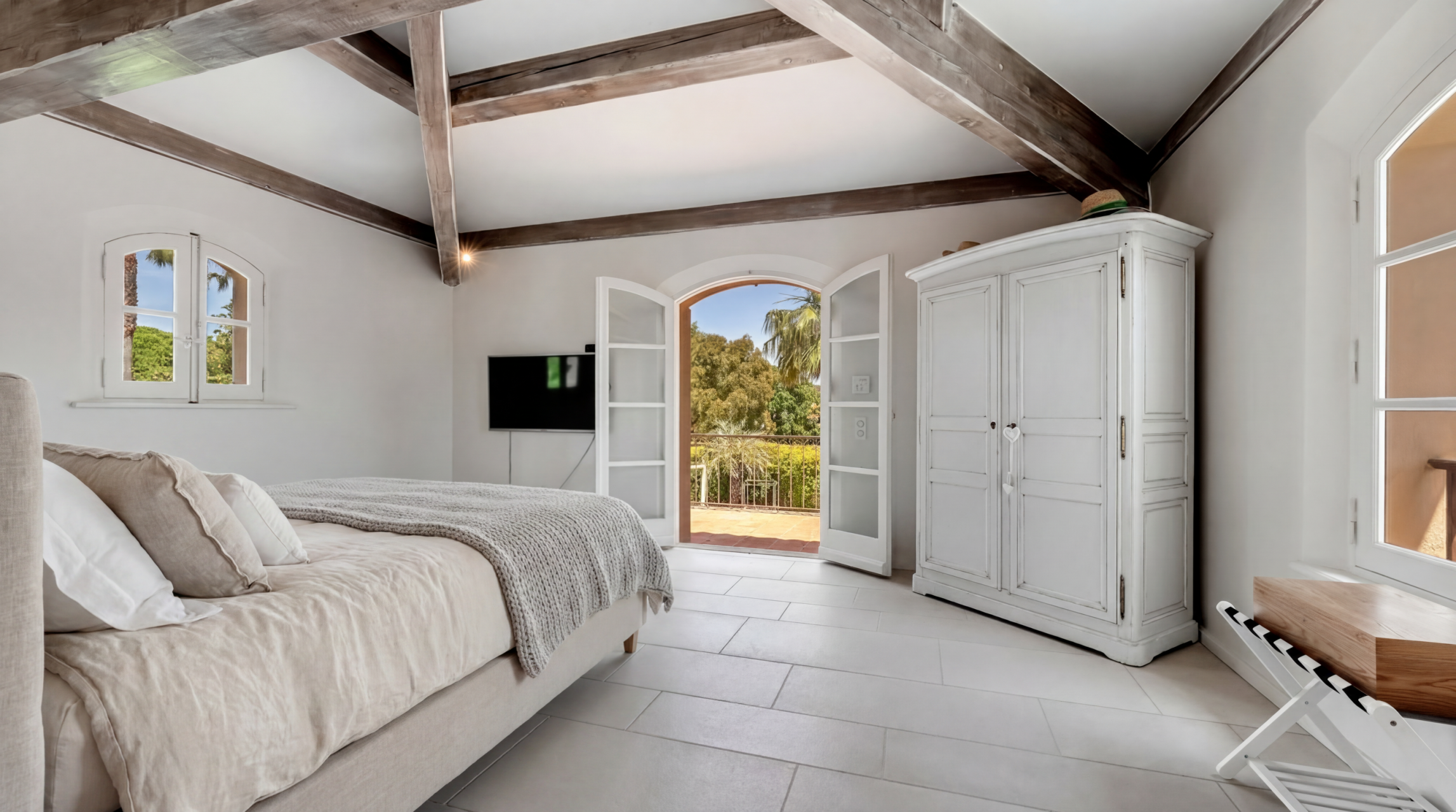 luxury villa 8 Rooms for sale on GRIMAUD (83310)