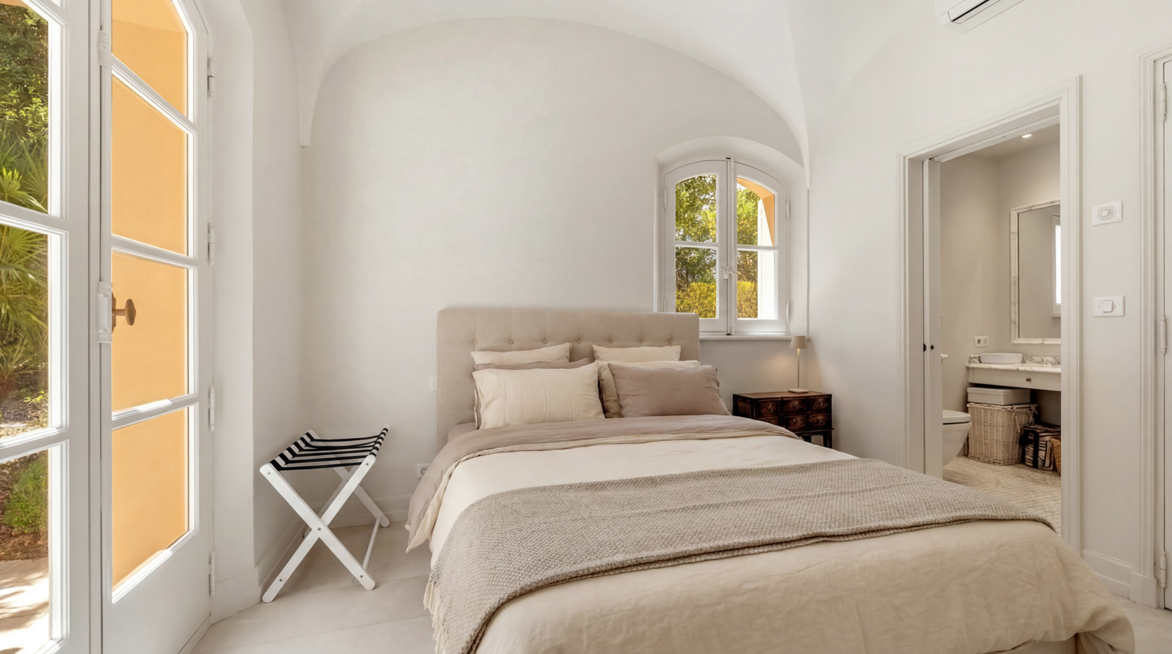 luxury villa 8 Rooms for sale on GRIMAUD (83310)