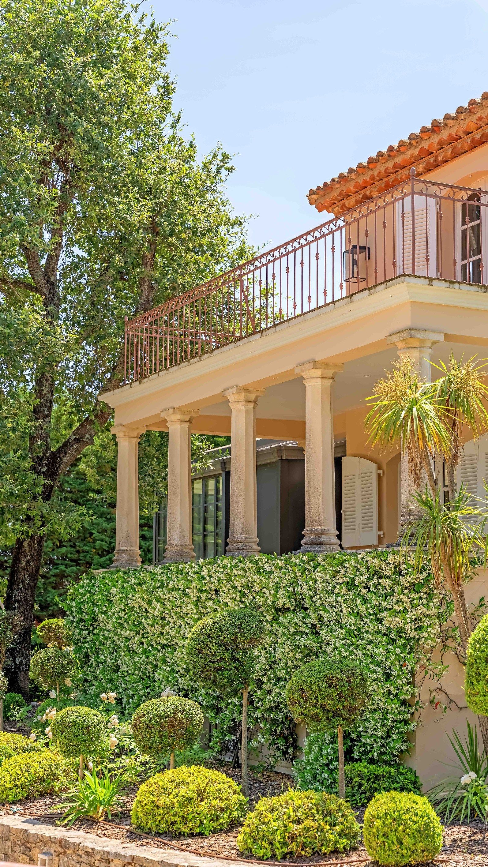 luxury villa 8 Rooms for sale on GRIMAUD (83310)