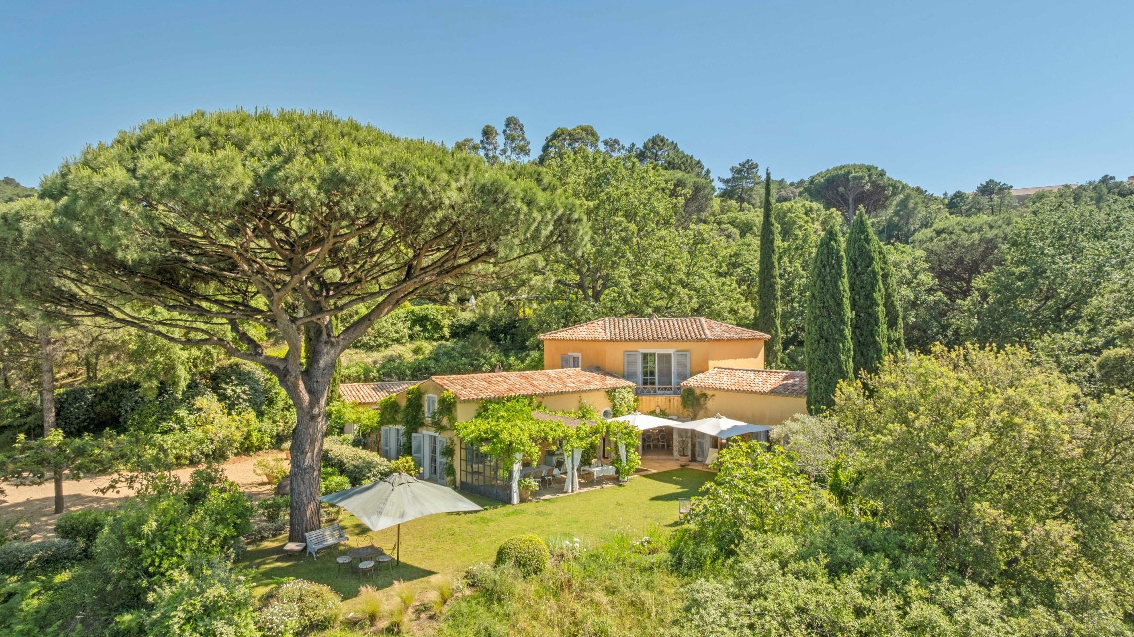 bastide 8 Rooms for sale on GASSIN (83580)