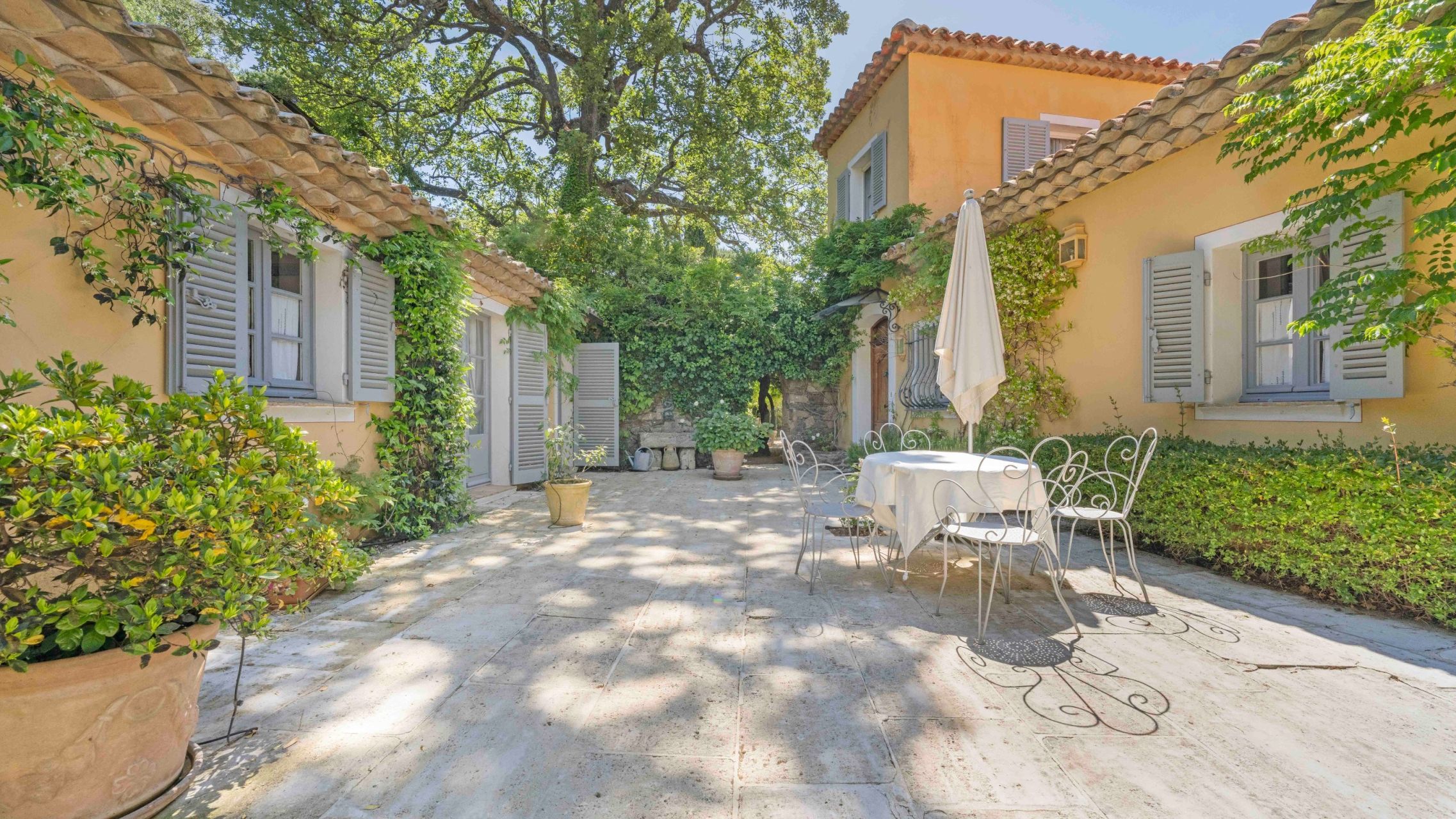 bastide 8 Rooms for sale on GASSIN (83580)