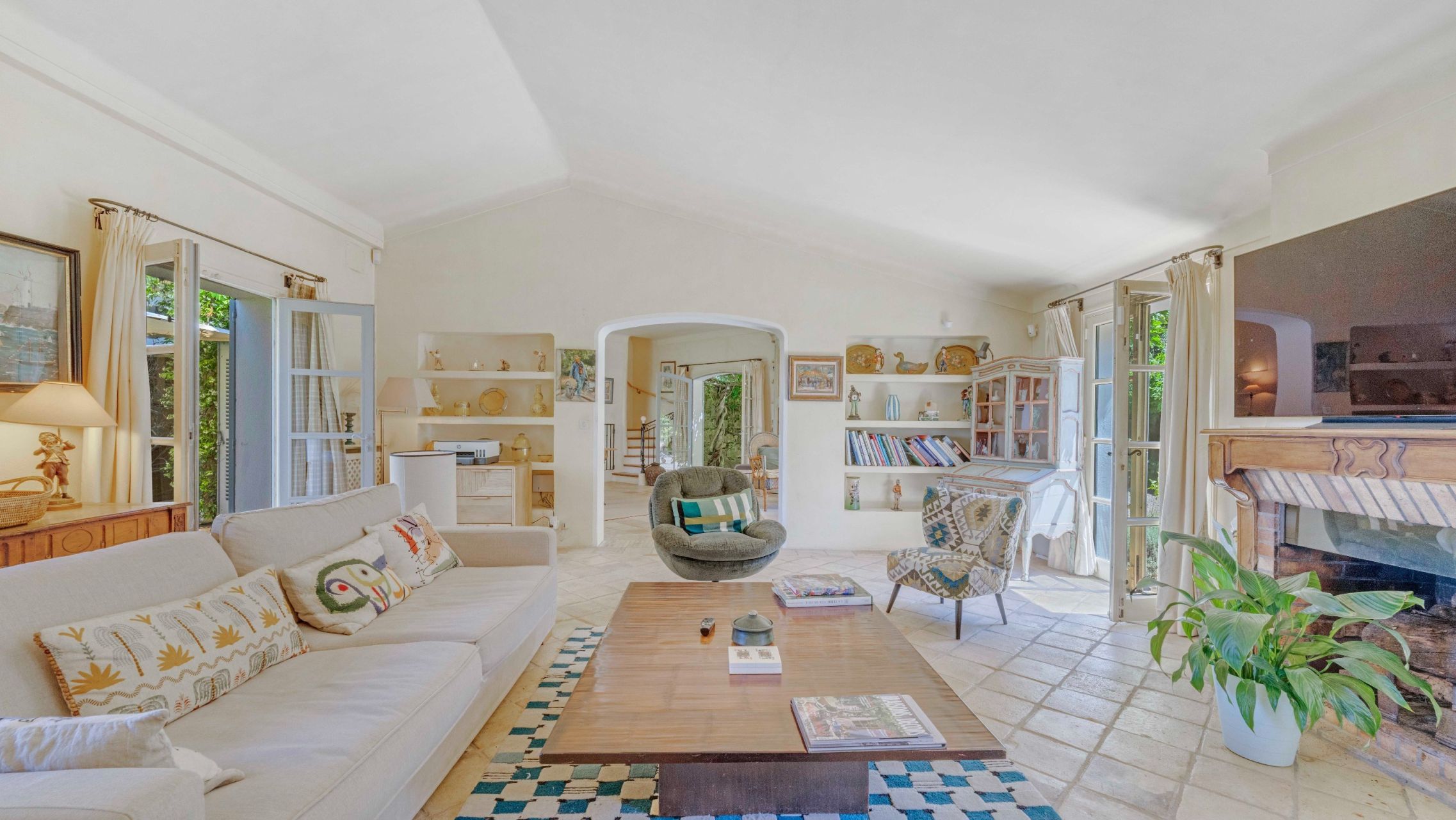 bastide 8 Rooms for sale on GASSIN (83580)