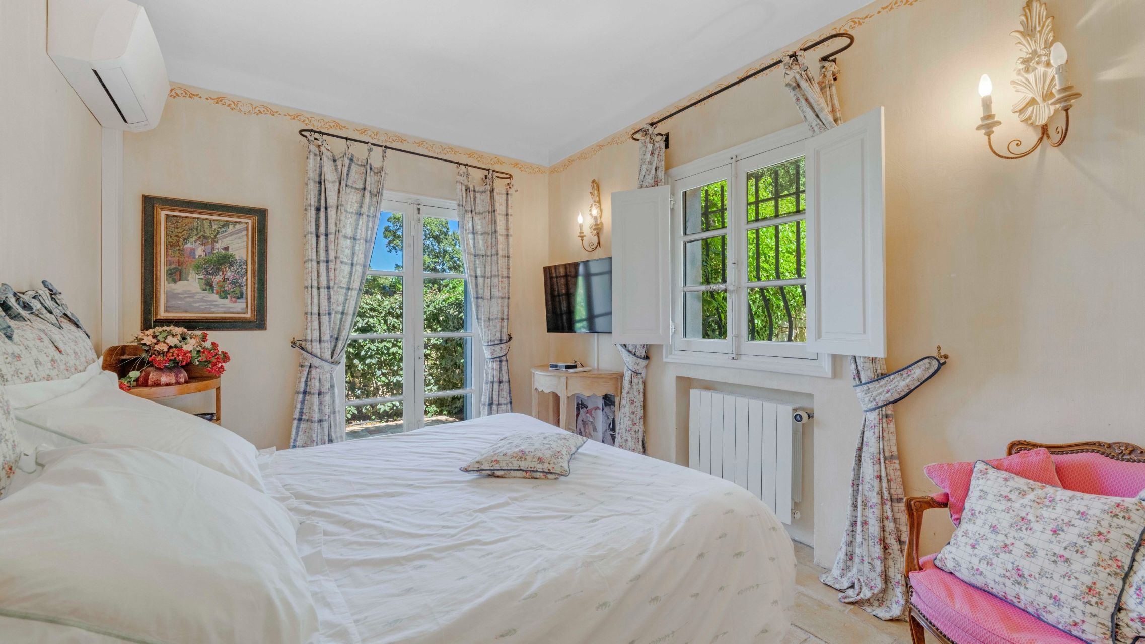 bastide 8 Rooms for sale on GASSIN (83580)
