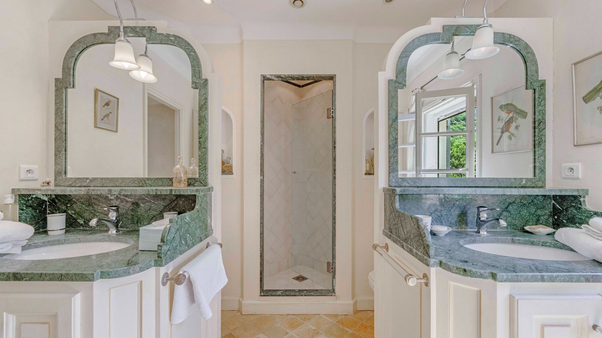 bastide 8 Rooms for sale on GASSIN (83580)