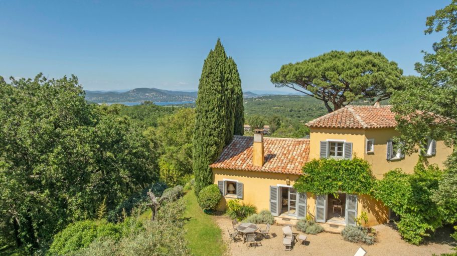 bastide 8 Rooms for sale on GASSIN (83580)
