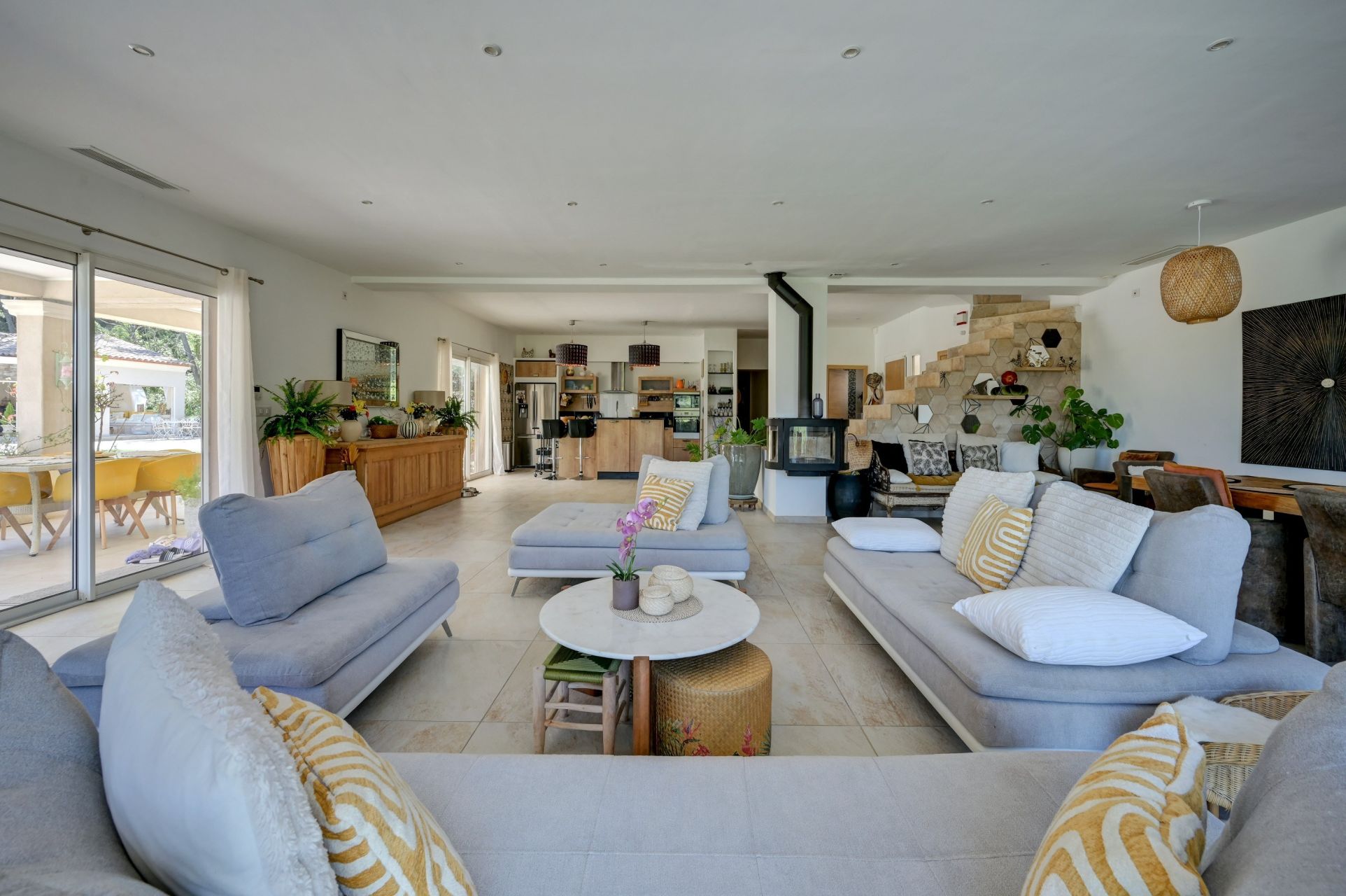 luxury house 7 Rooms for sale on BESSE SUR ISSOLE (83890)