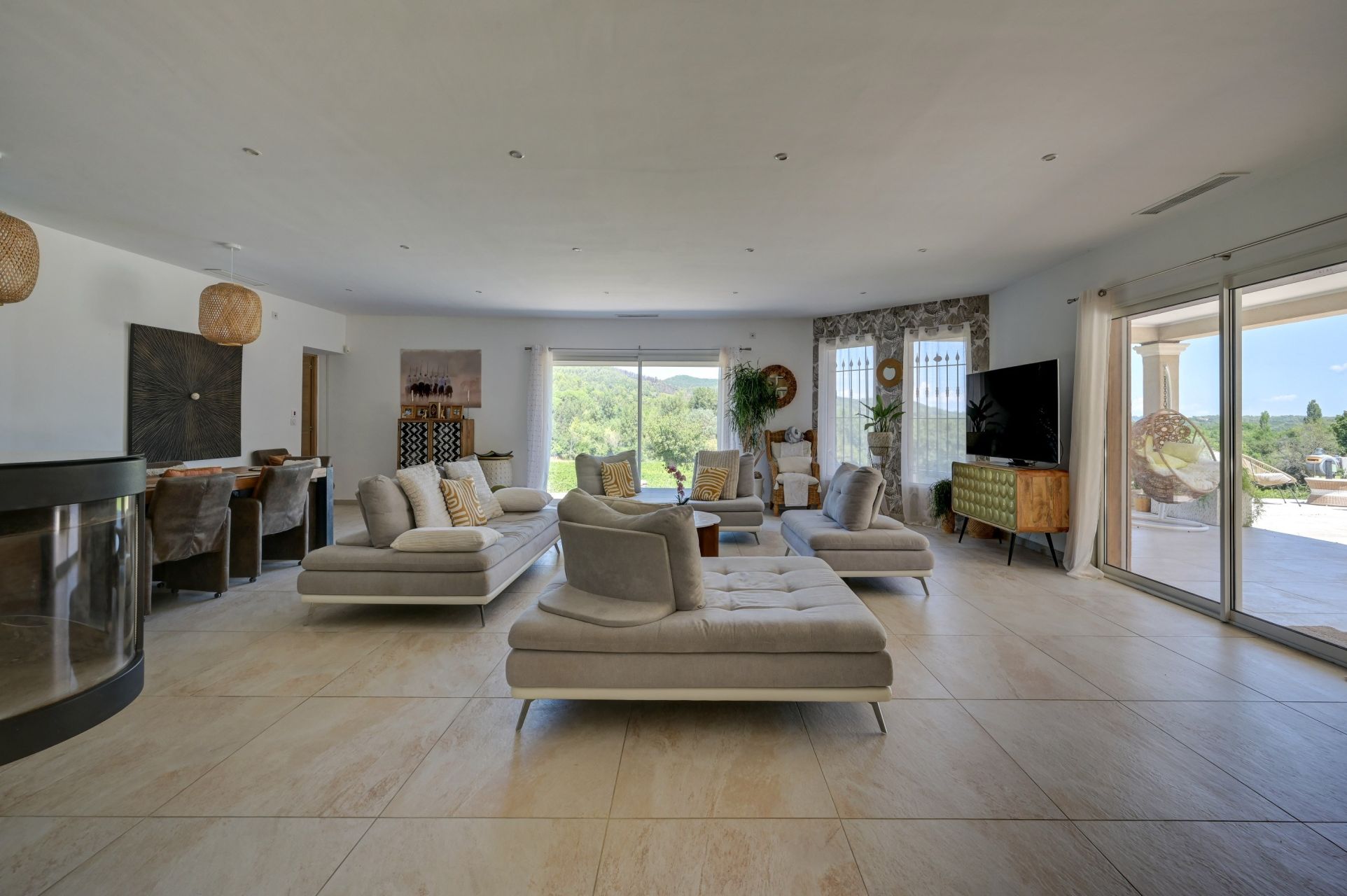 luxury house 7 Rooms for sale on BESSE SUR ISSOLE (83890)