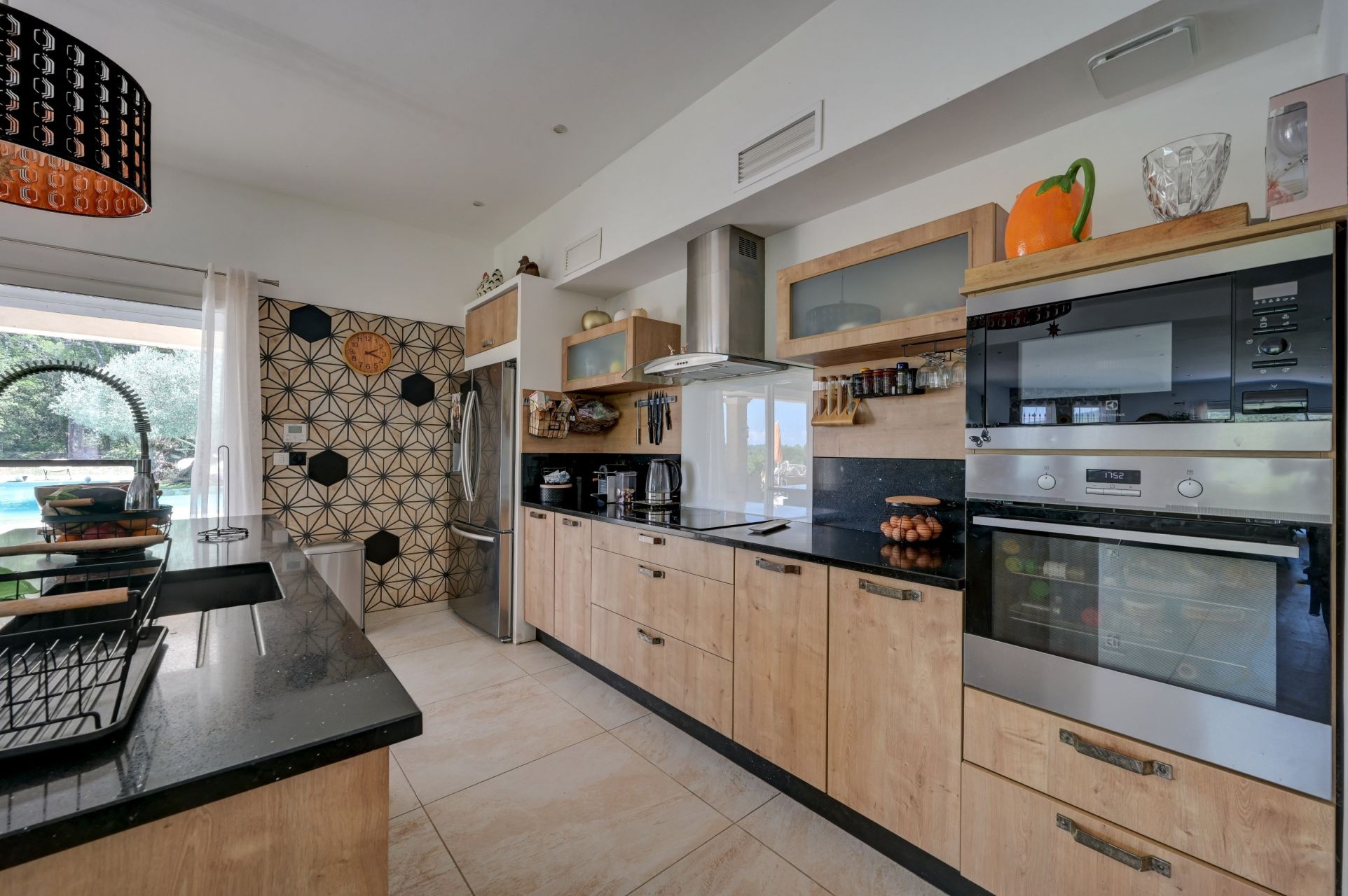 luxury house 7 Rooms for sale on BESSE SUR ISSOLE (83890)