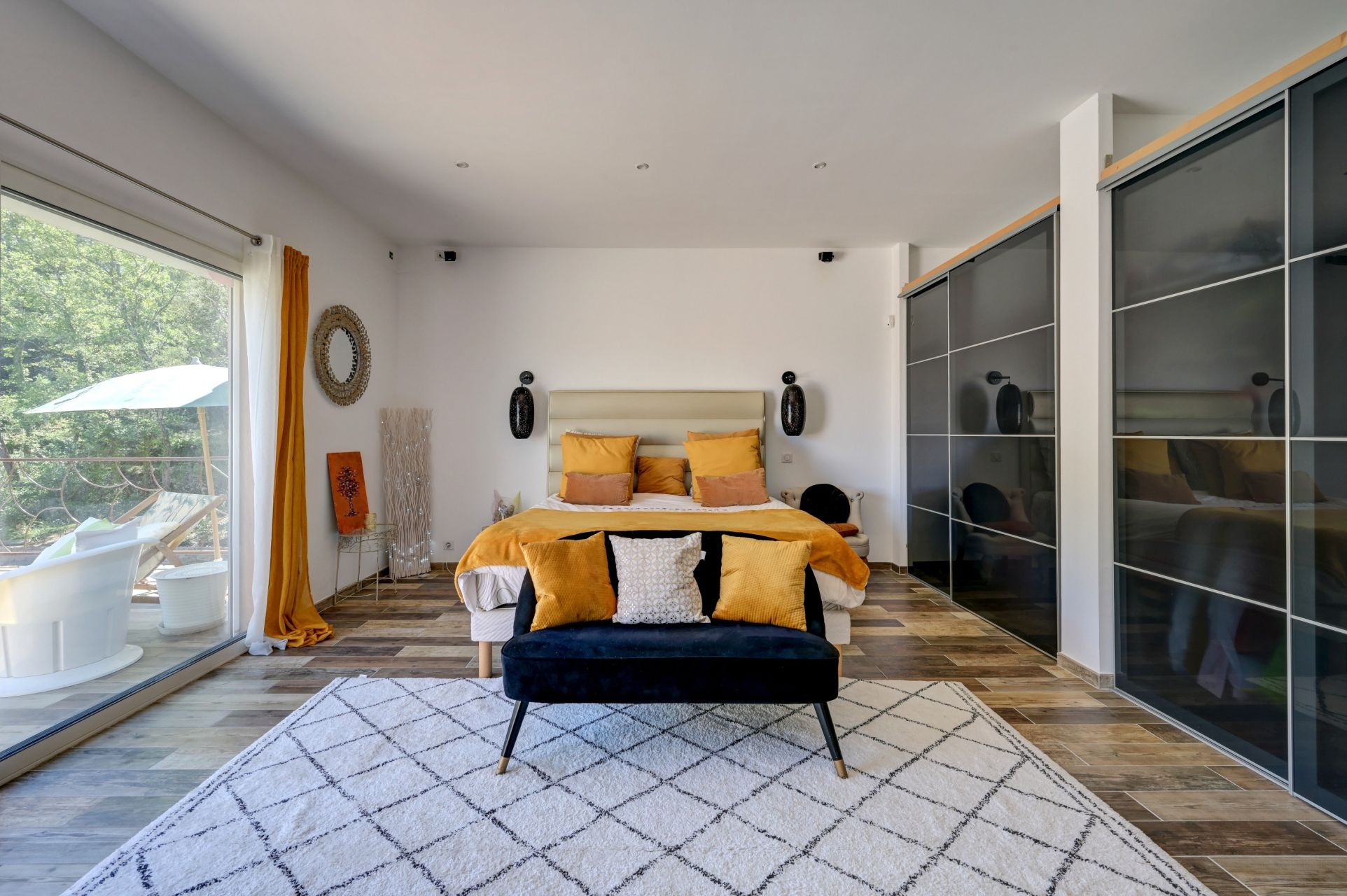 luxury house 7 Rooms for sale on BESSE SUR ISSOLE (83890)