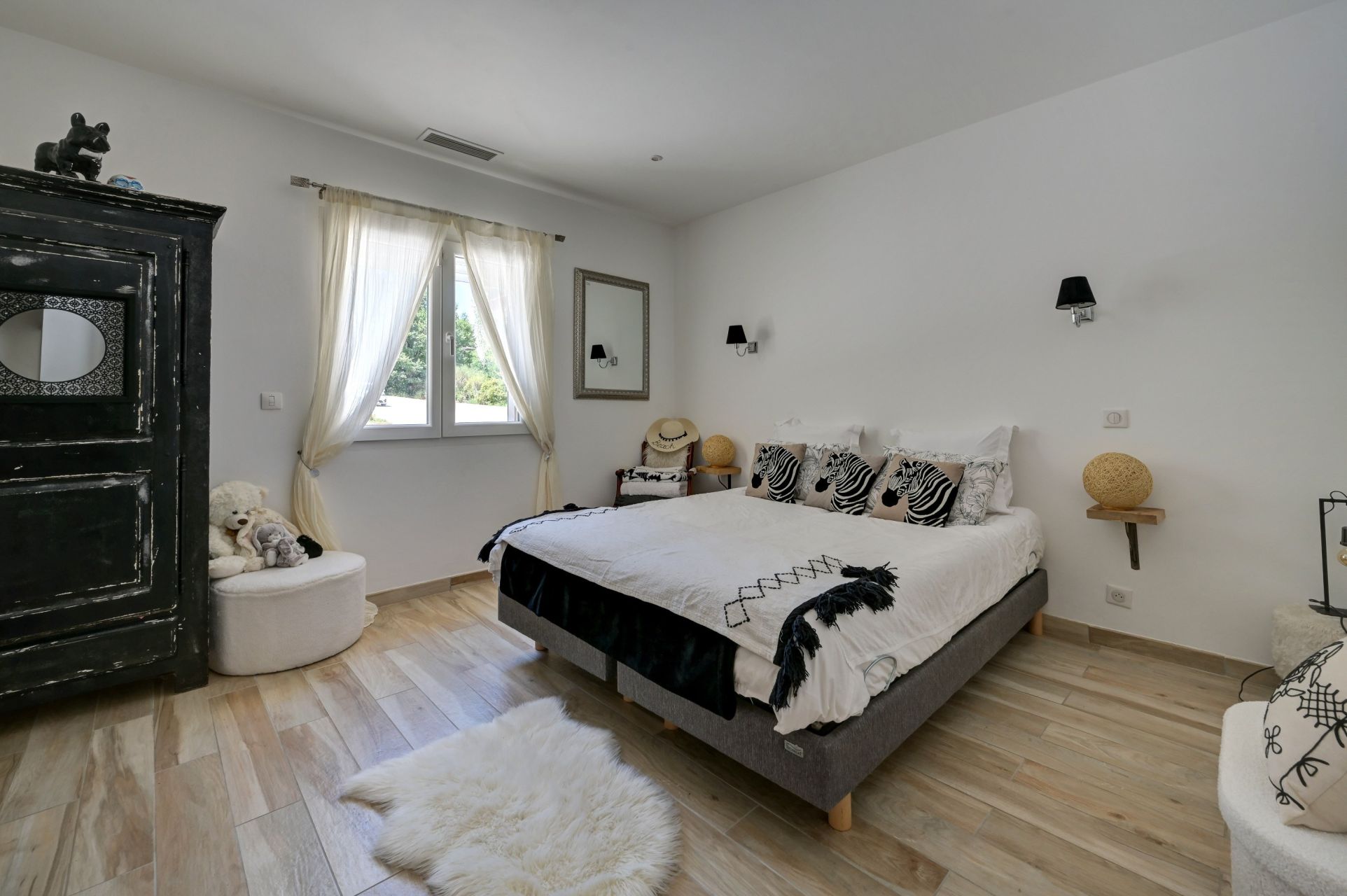 luxury house 7 Rooms for sale on BESSE SUR ISSOLE (83890)