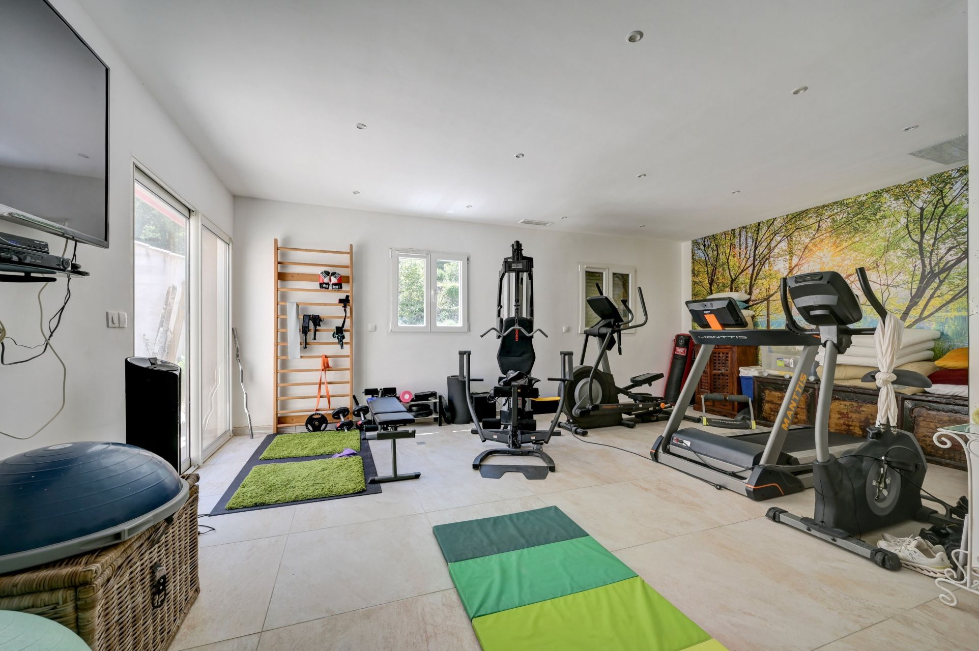 luxury house 7 Rooms for sale on BESSE SUR ISSOLE (83890)