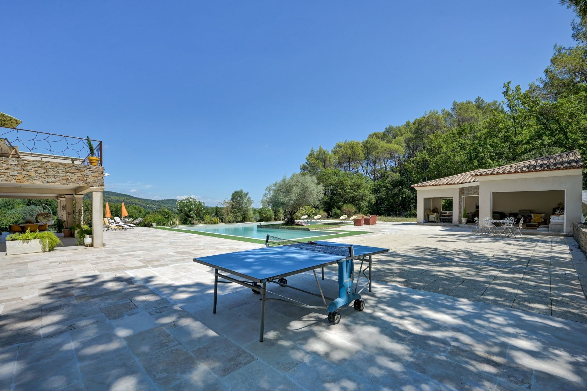 luxury house 7 Rooms for sale on BESSE SUR ISSOLE (83890)