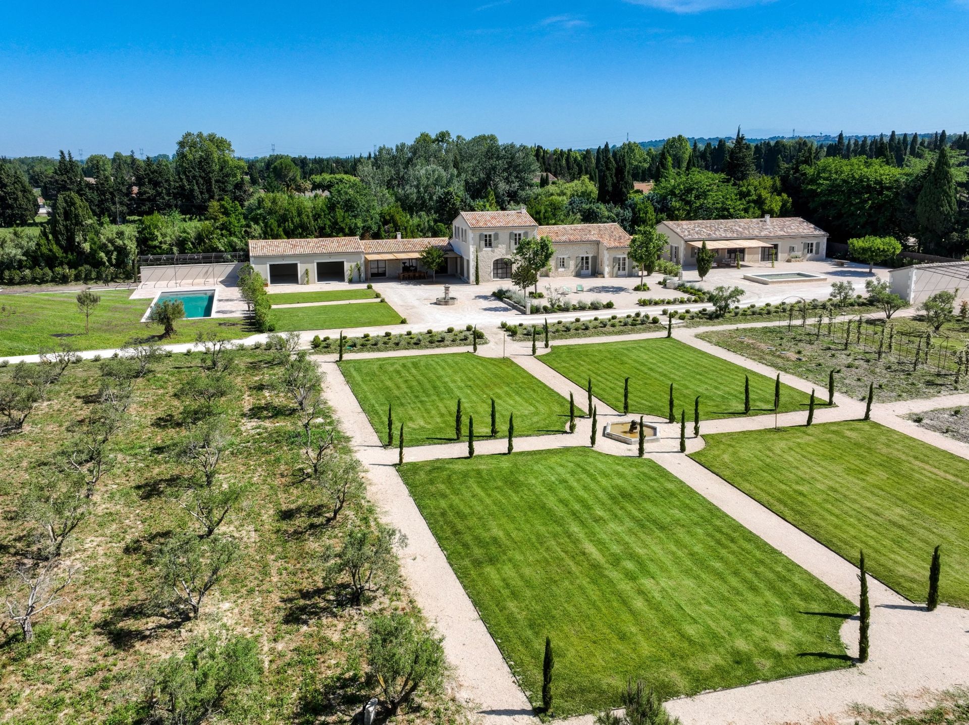luxury house 10 Rooms for sale on ST REMY DE PROVENCE (13210)