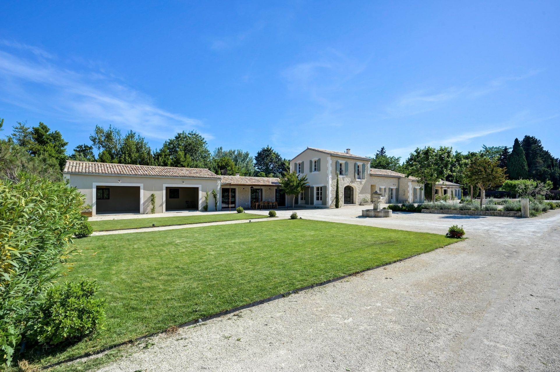 luxury house 10 Rooms for sale on ST REMY DE PROVENCE (13210)