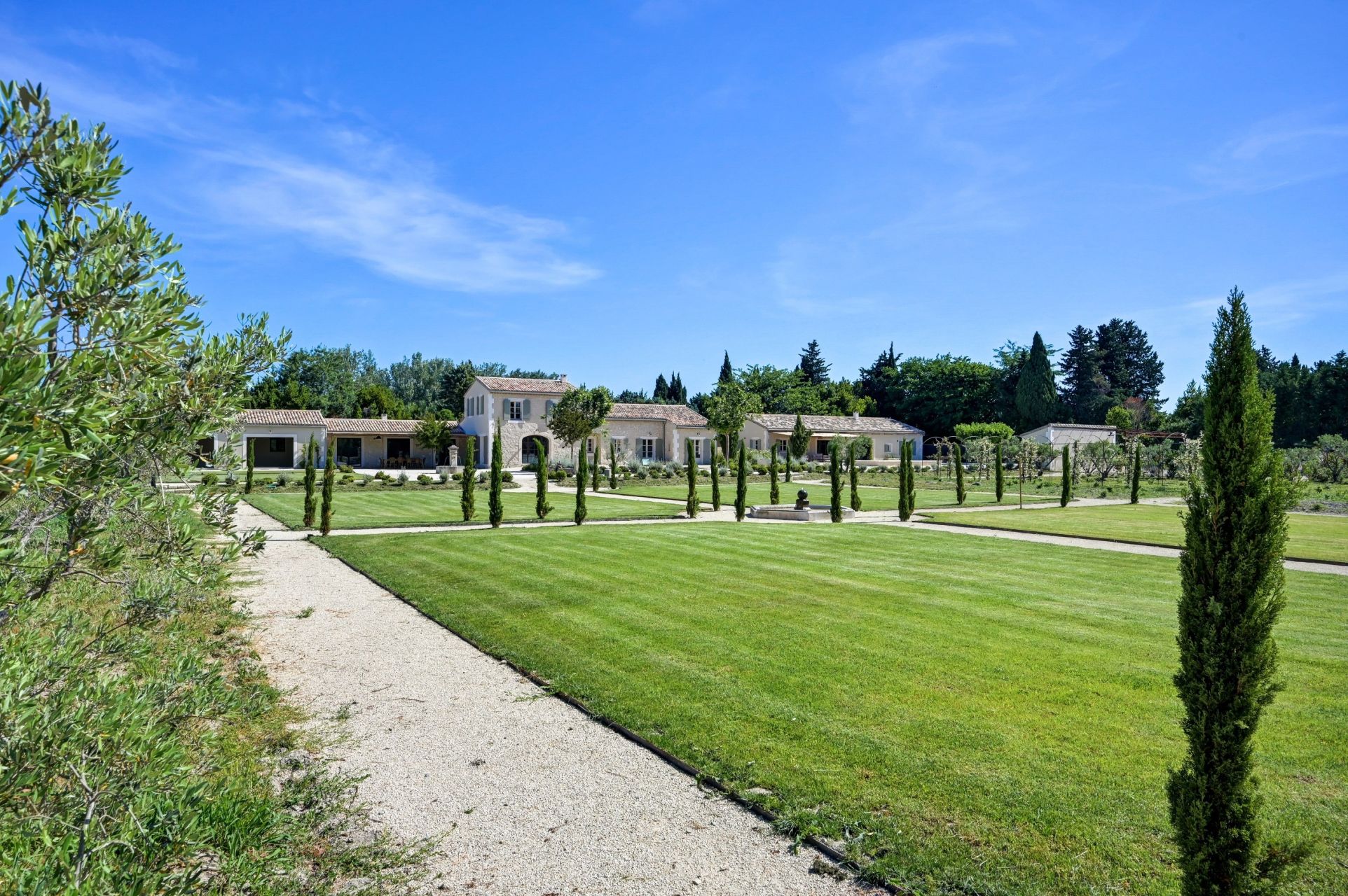 luxury house 10 Rooms for sale on ST REMY DE PROVENCE (13210)
