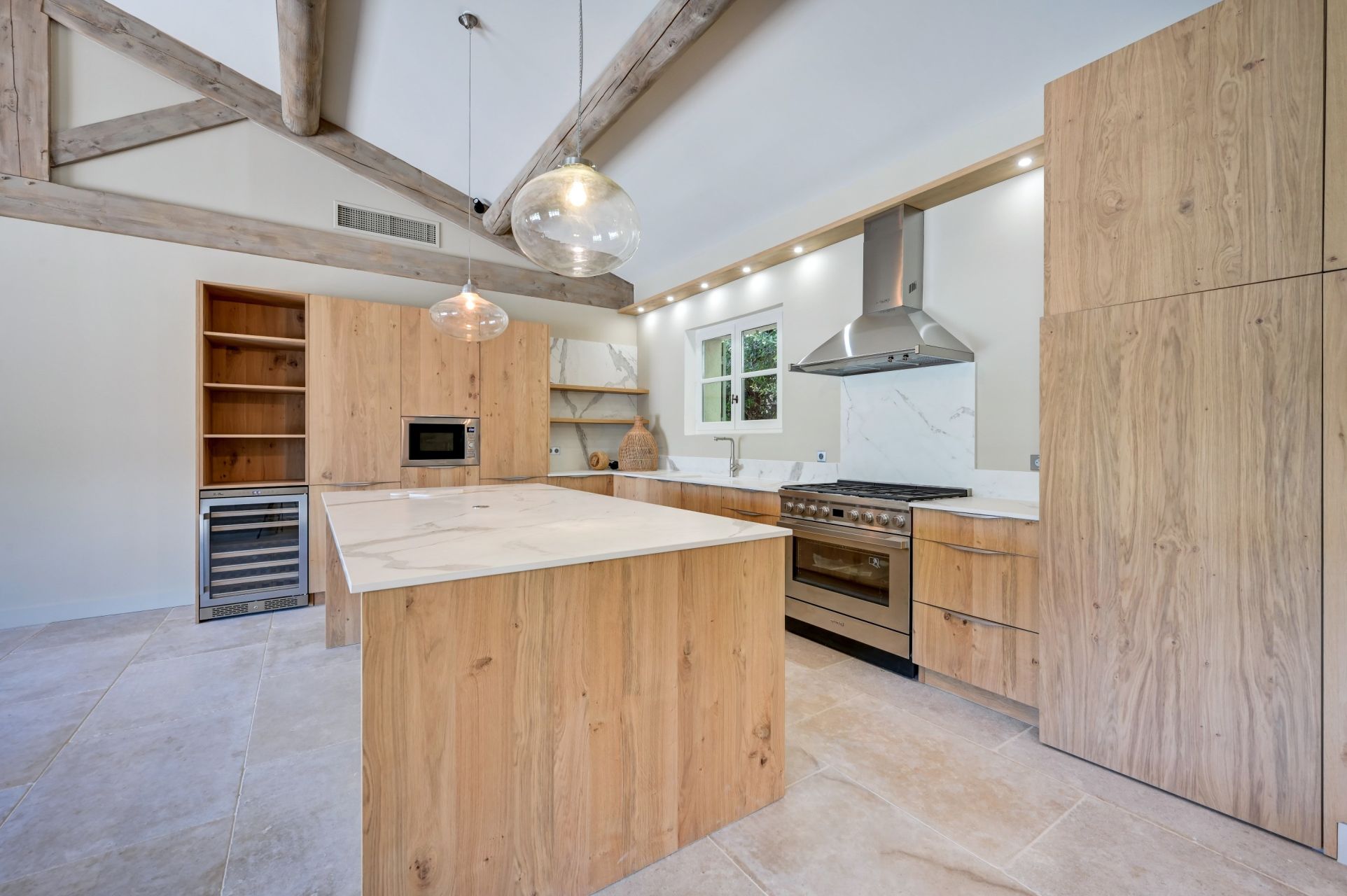 luxury house 10 Rooms for sale on ST REMY DE PROVENCE (13210)