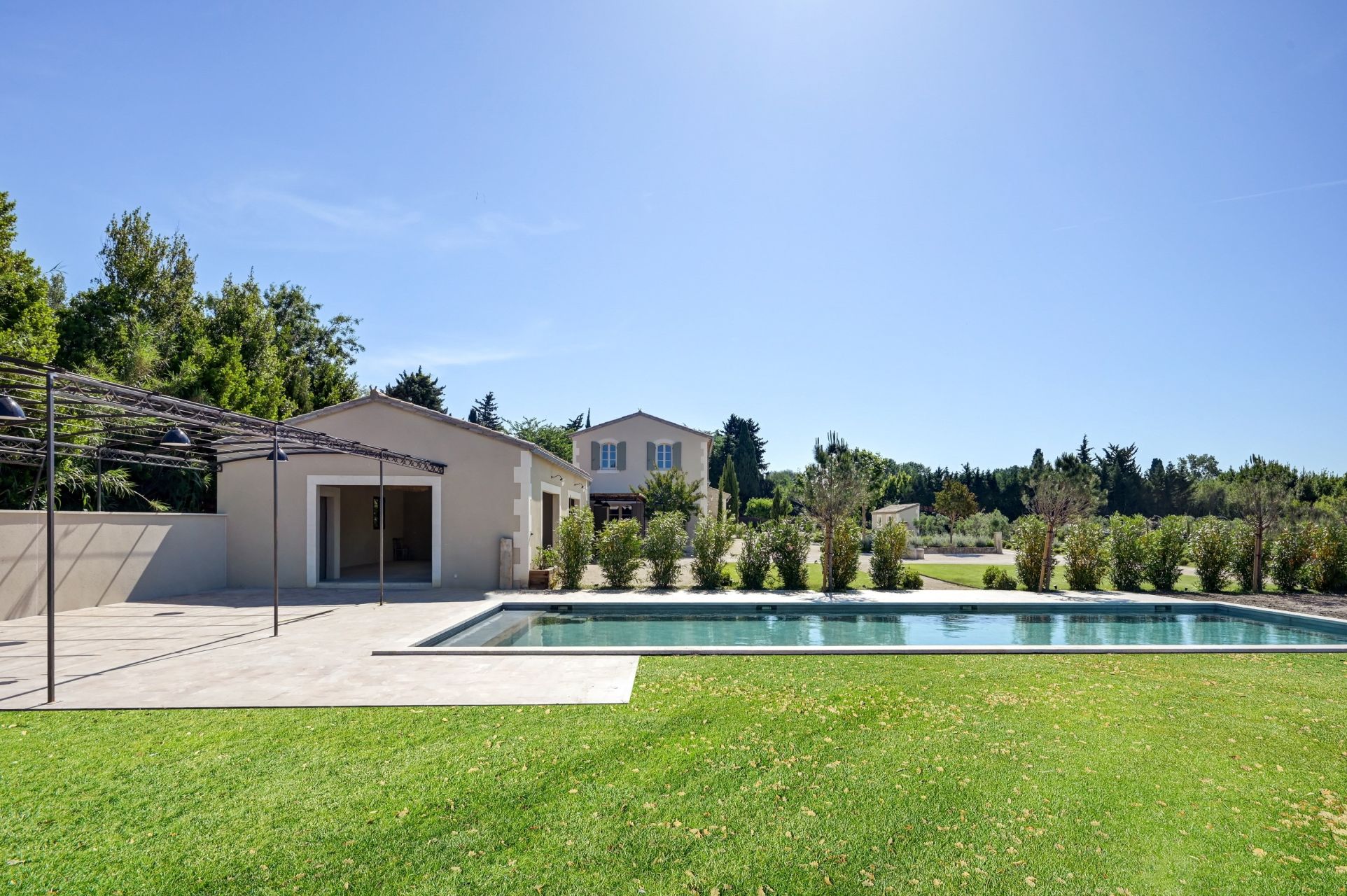 luxury house 10 Rooms for sale on ST REMY DE PROVENCE (13210)