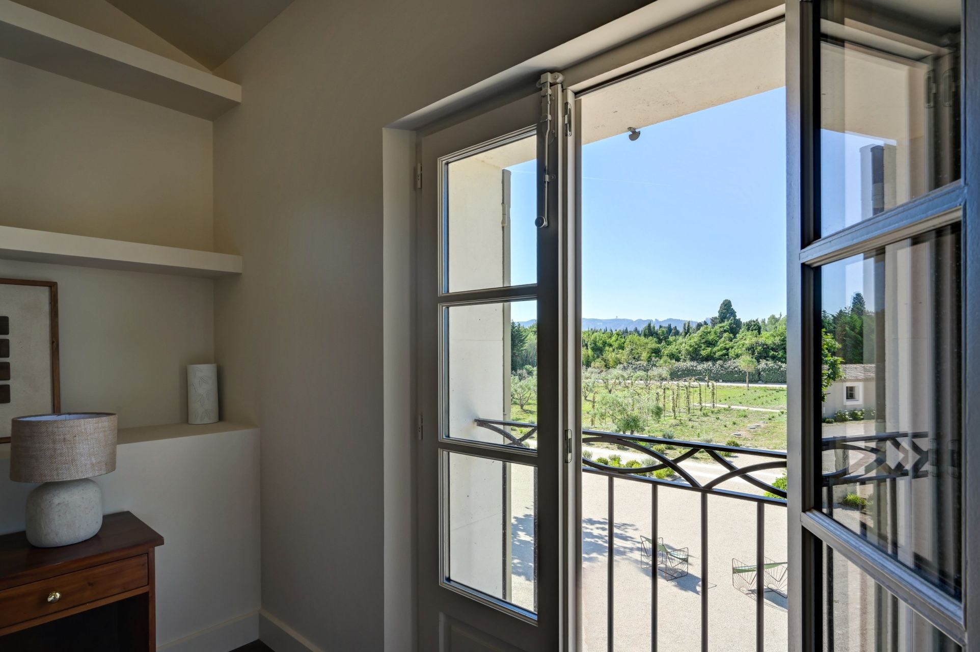 luxury house 10 Rooms for sale on ST REMY DE PROVENCE (13210)