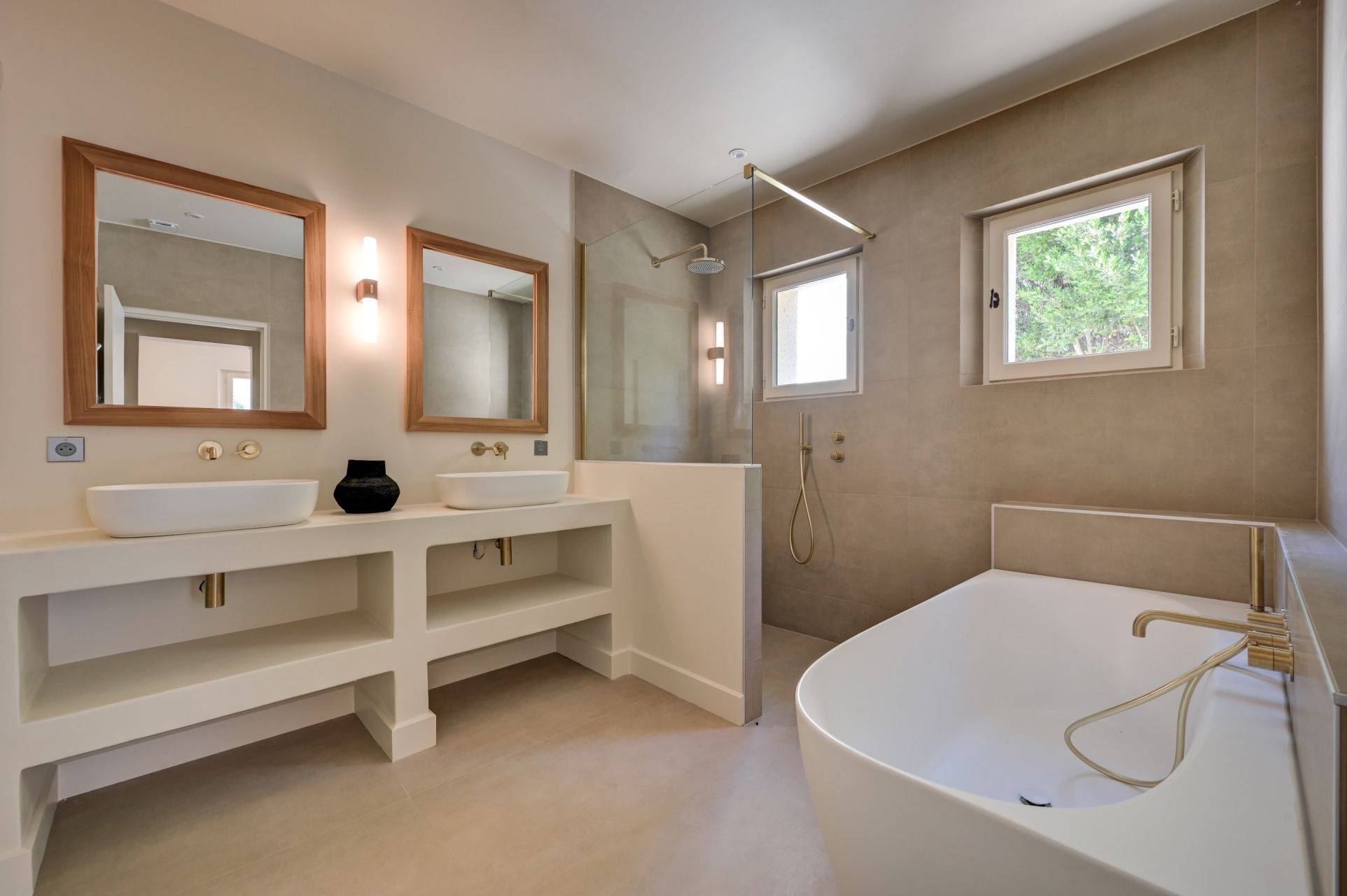 luxury house 10 Rooms for sale on ST REMY DE PROVENCE (13210)